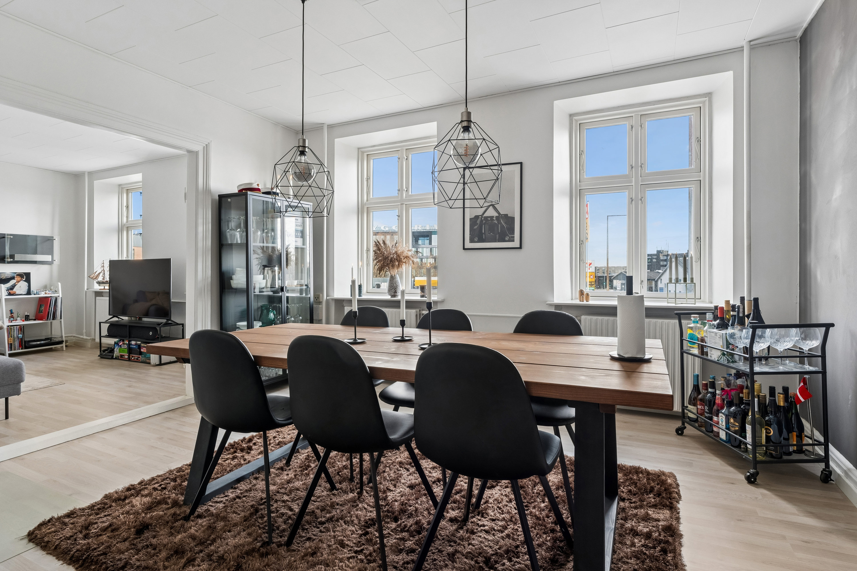 Fremhævet stue billede i fuldskærmstilstand. Billede af Østerbro 102, 1. th., 9000 Aalborg