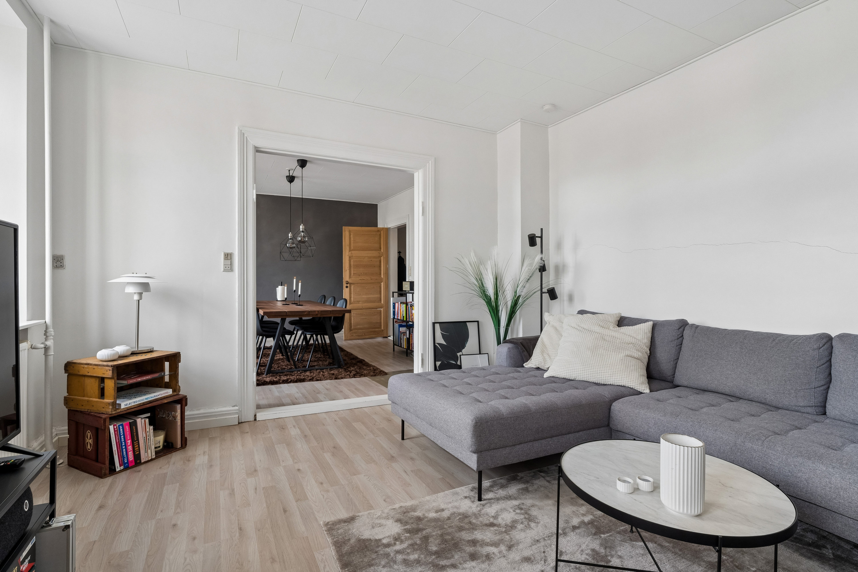 Fremhævet stue billede i fuldskærmstilstand. Billede af Østerbro 102, 1. th., 9000 Aalborg