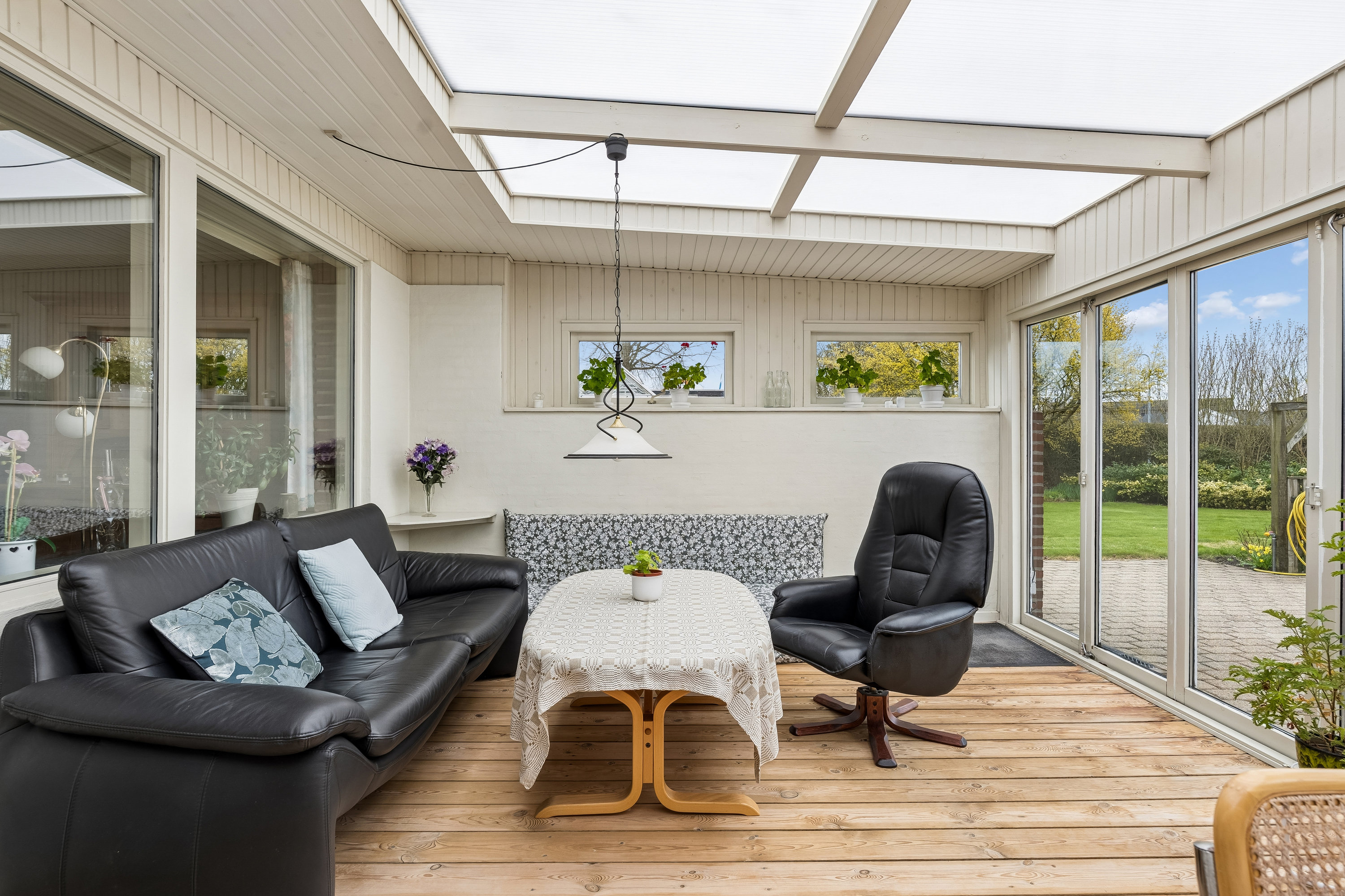 Fremhævet udestue billede i fuldskærmstilstand. Billede af Rørtoften 2, 8722 Hedensted