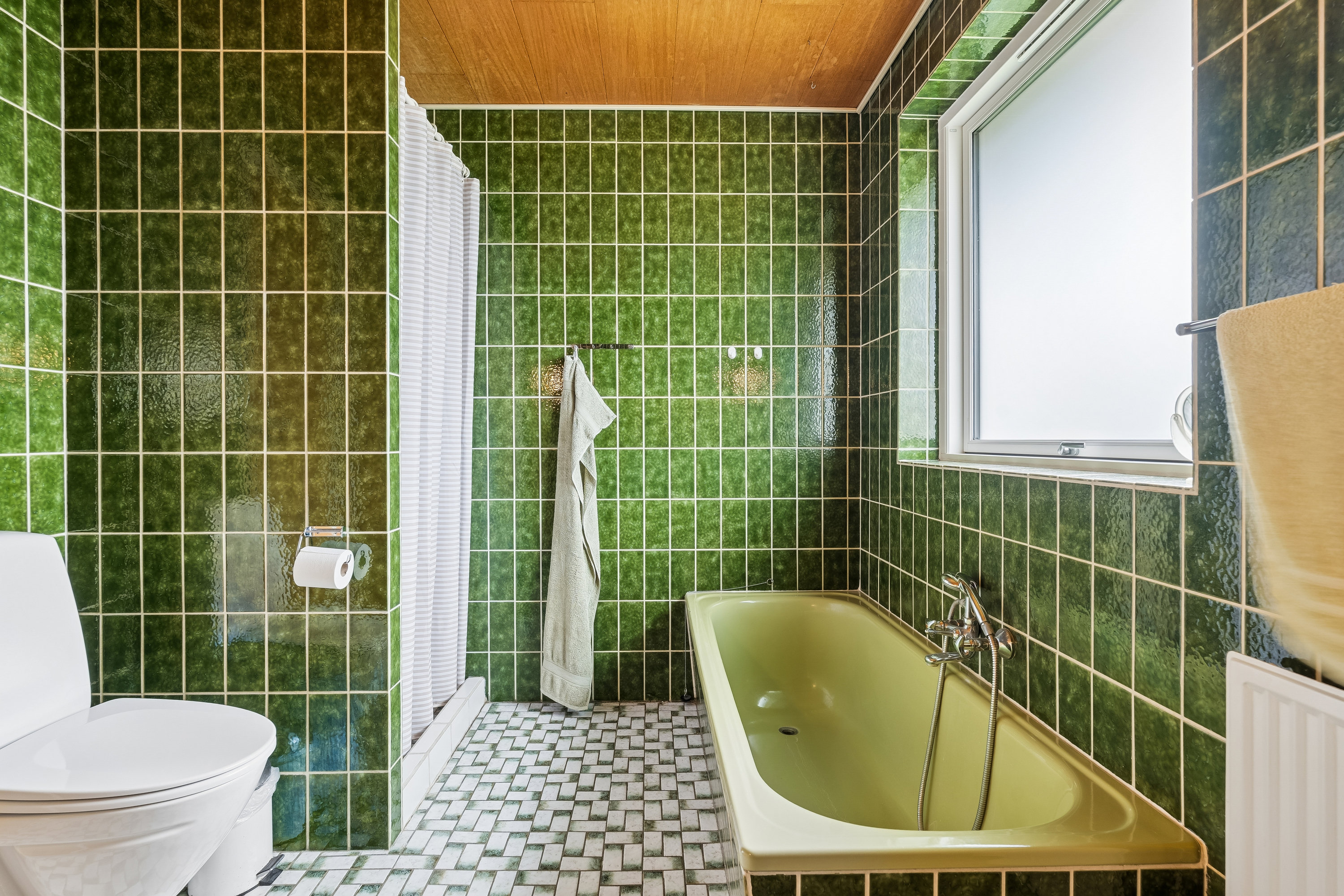 Fremhævet badeværelse billede i fuldskærmstilstand. Billede af Rørtoften 2, 8722 Hedensted