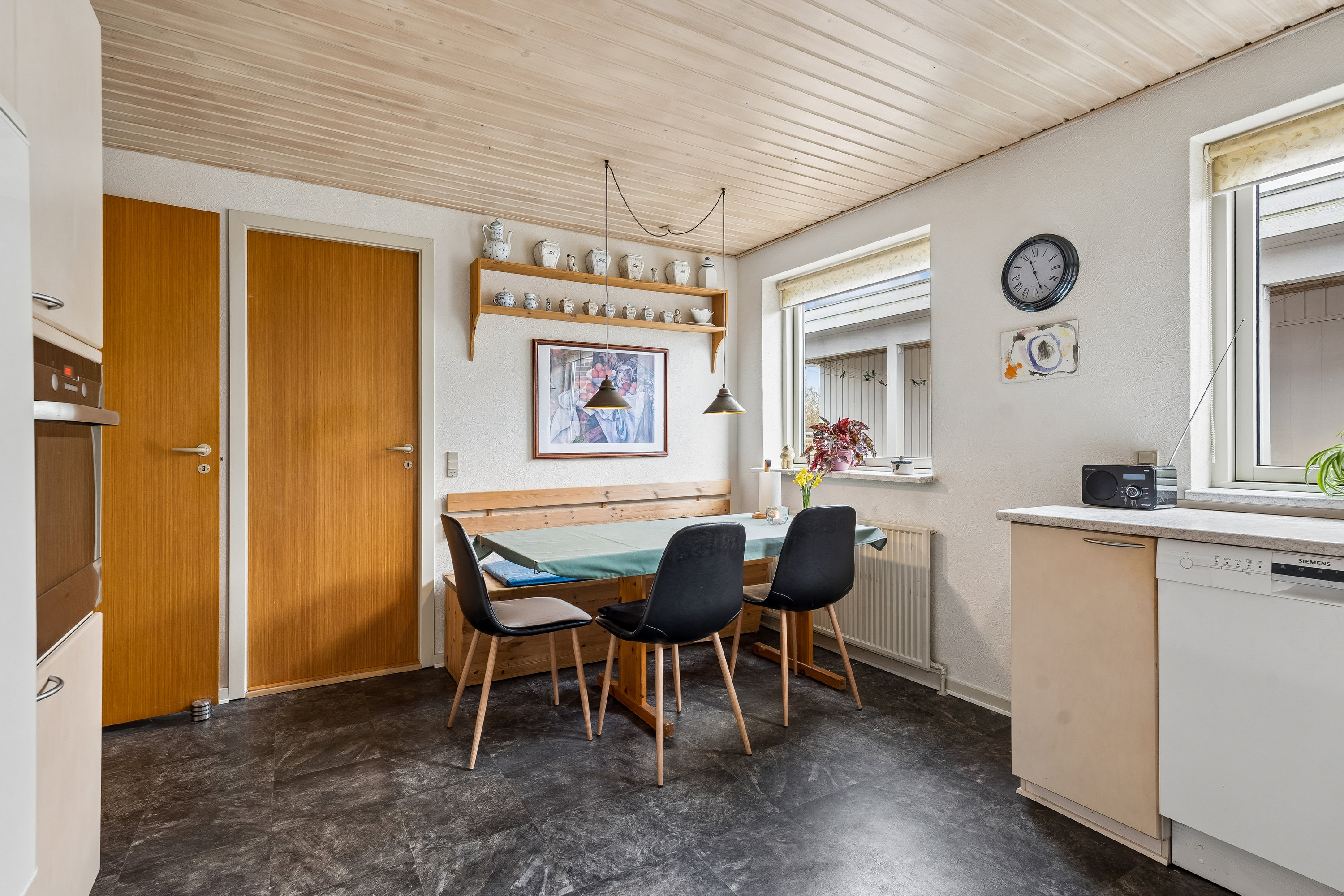 Fremhævet spiseplads billede i fuldskærmstilstand. Billede af Rørtoften 2, 8722 Hedensted