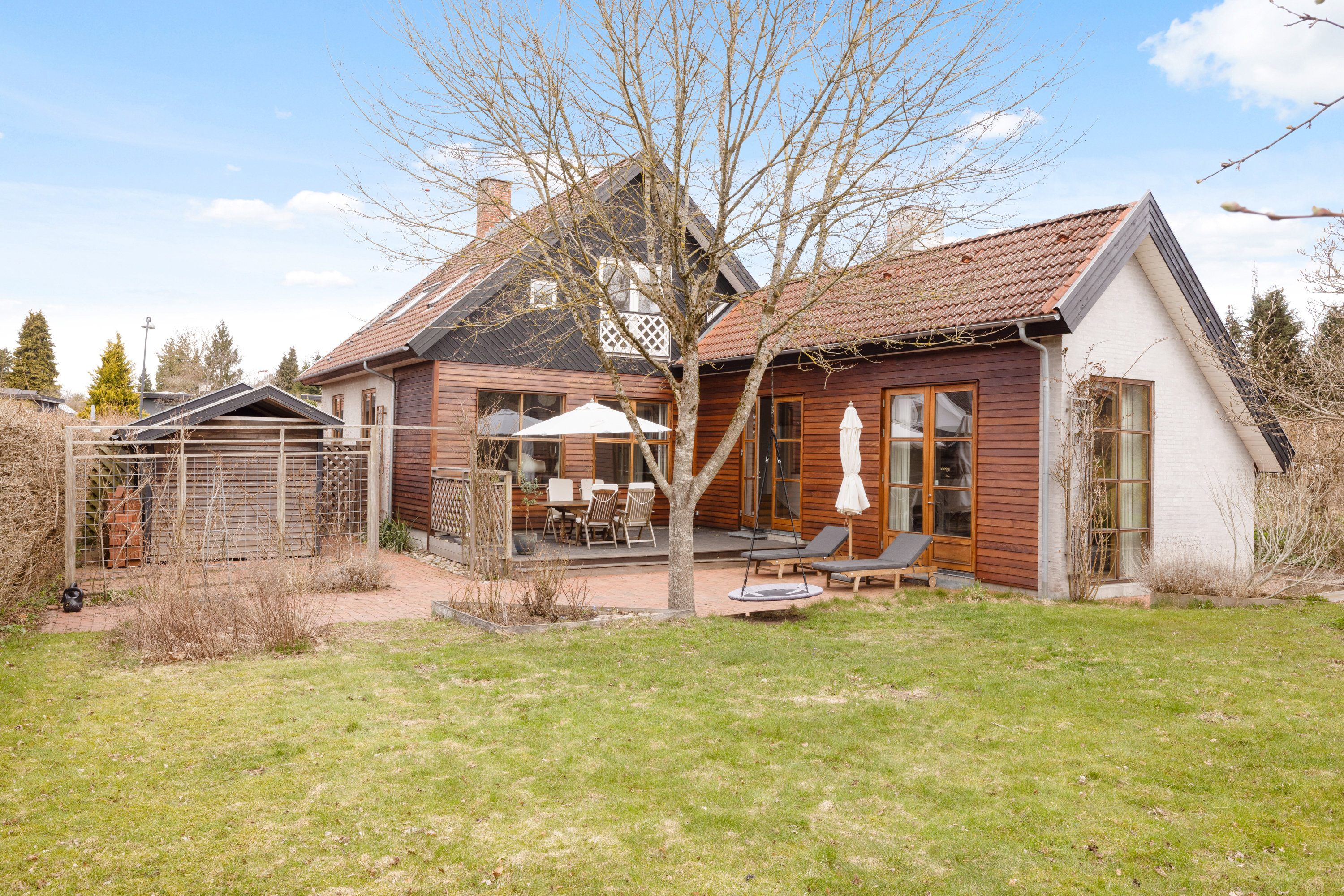 Fremhævet facade billede i fuldskærmstilstand. Billede af Baunevang 9, 3460 Birkerød