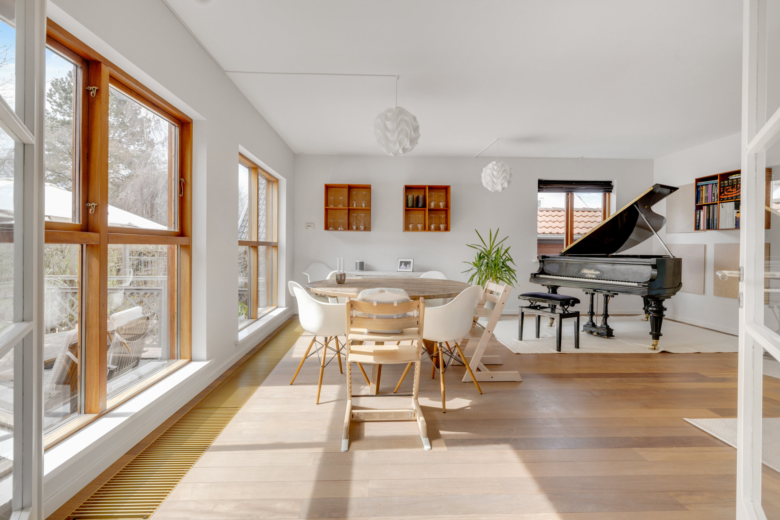 Fremhævet stue billede i fuldskærmstilstand. Billede af Baunevang 9, 3460 Birkerød