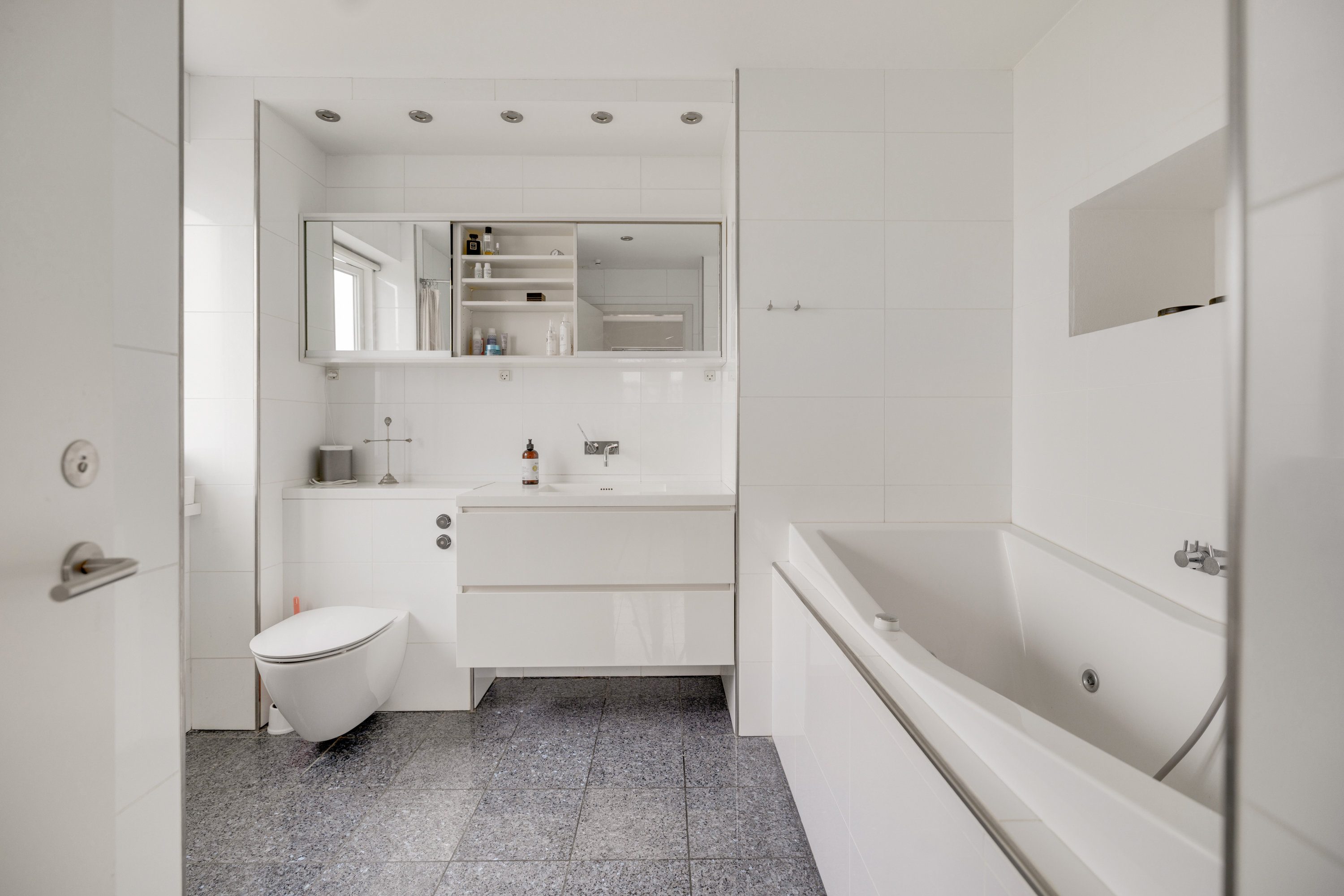 Fremhævet badeværelse billede i fuldskærmstilstand. Billede af Baunevang 9, 3460 Birkerød