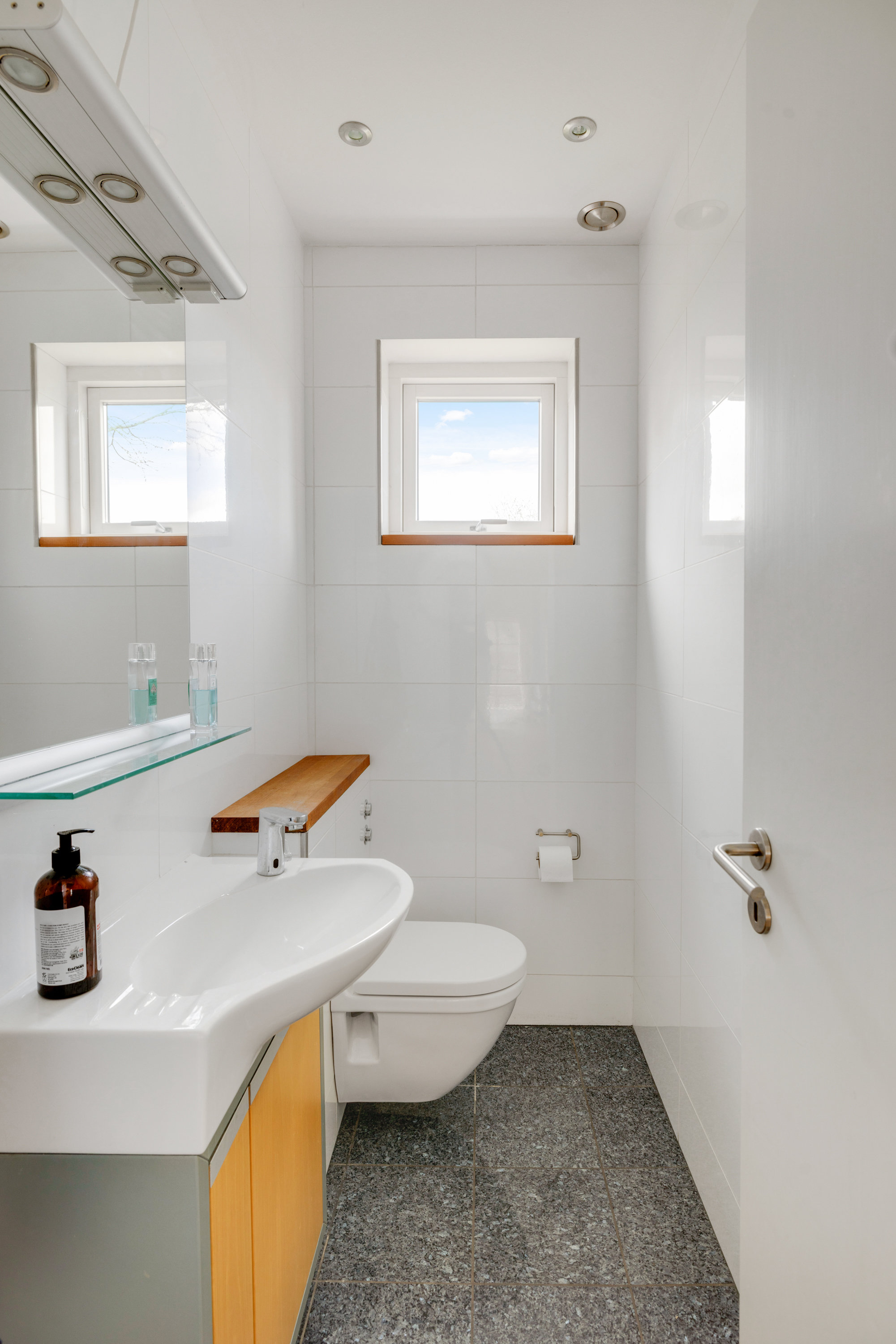 Fremhævet toilet billede i fuldskærmstilstand. Billede af Baunevang 9, 3460 Birkerød