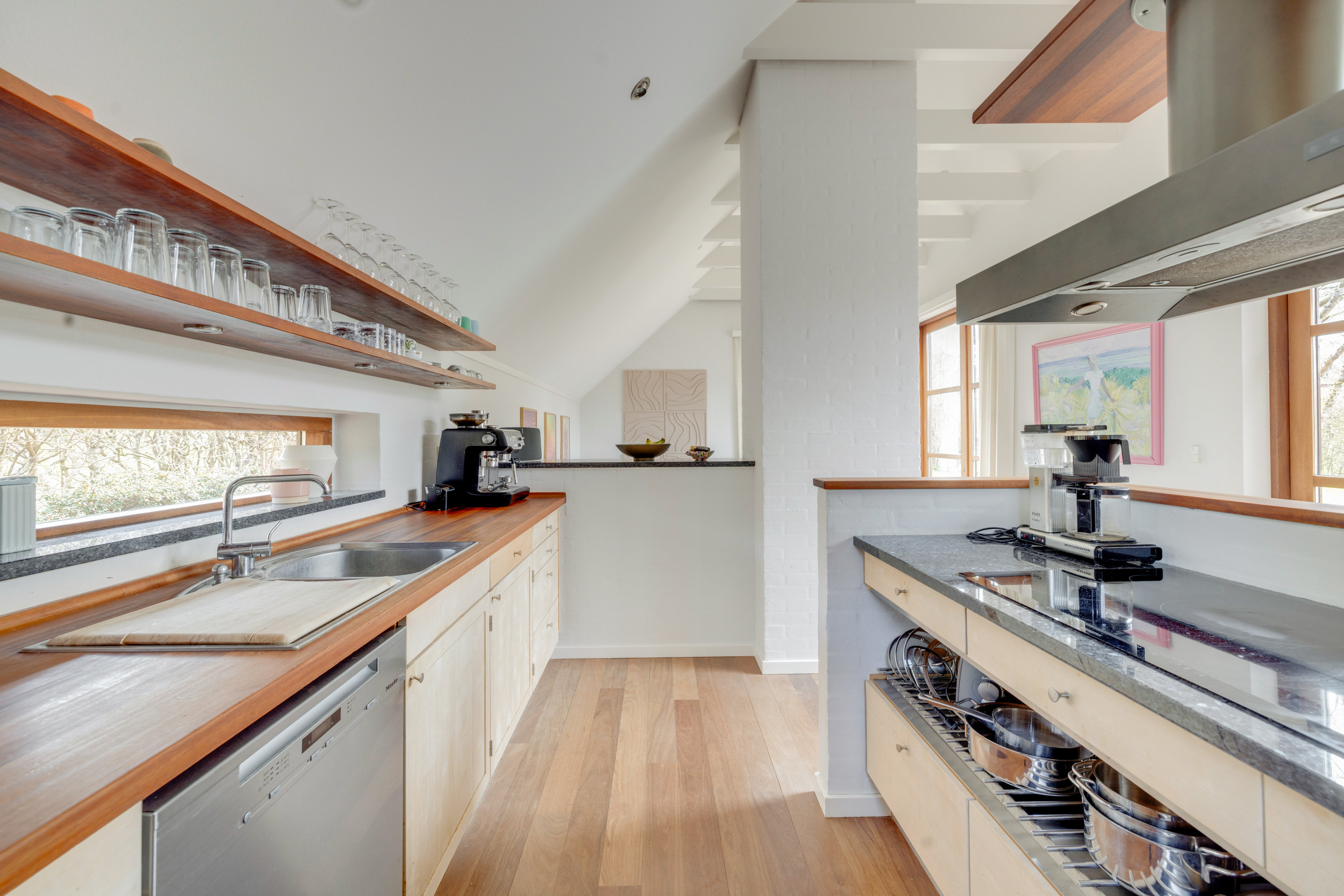 Fremhævet køkken billede i fuldskærmstilstand. Billede af Baunevang 9, 3460 Birkerød