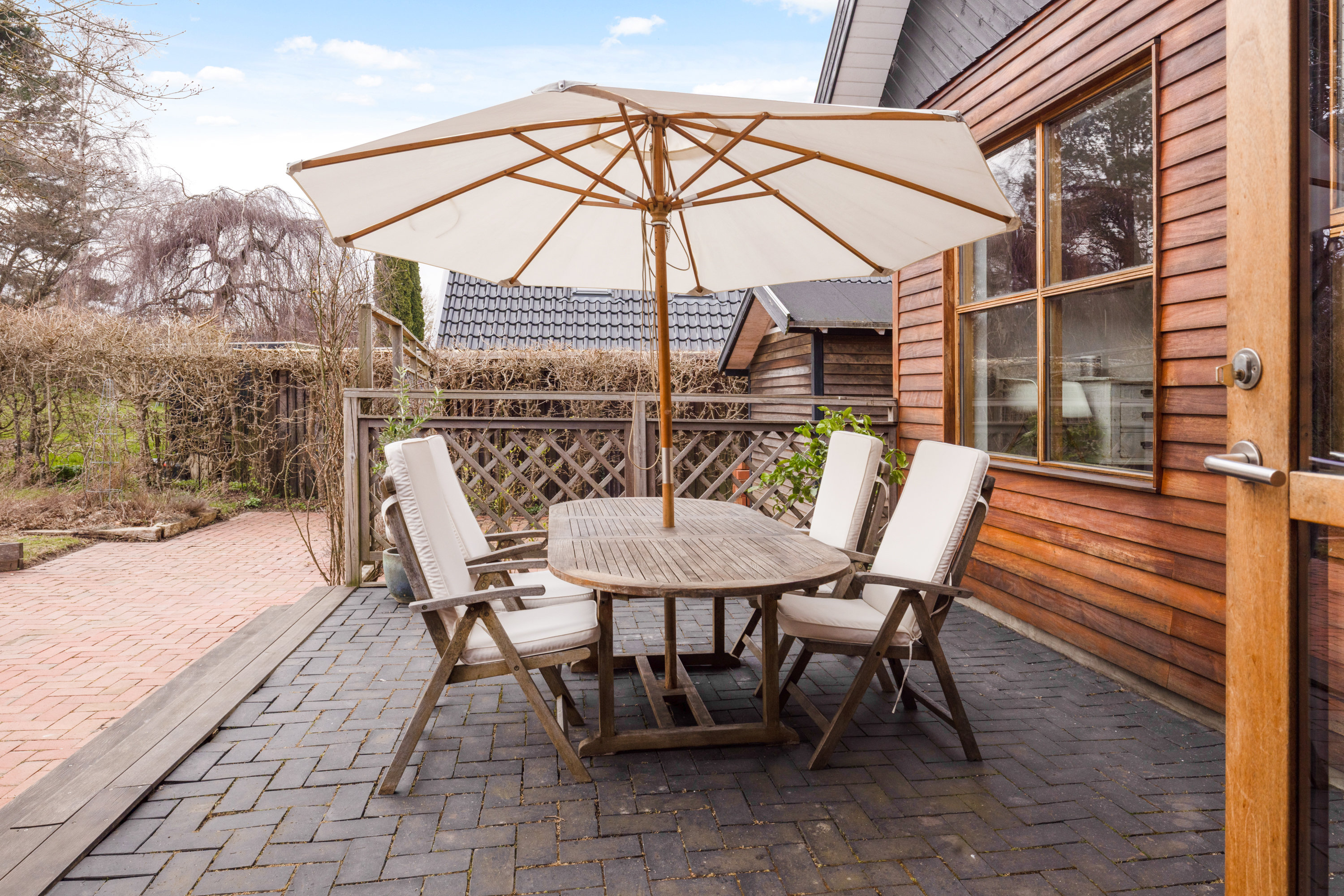 Fremhævet overdækket terrasse billede i fuldskærmstilstand. Billede af Baunevang 9, 3460 Birkerød