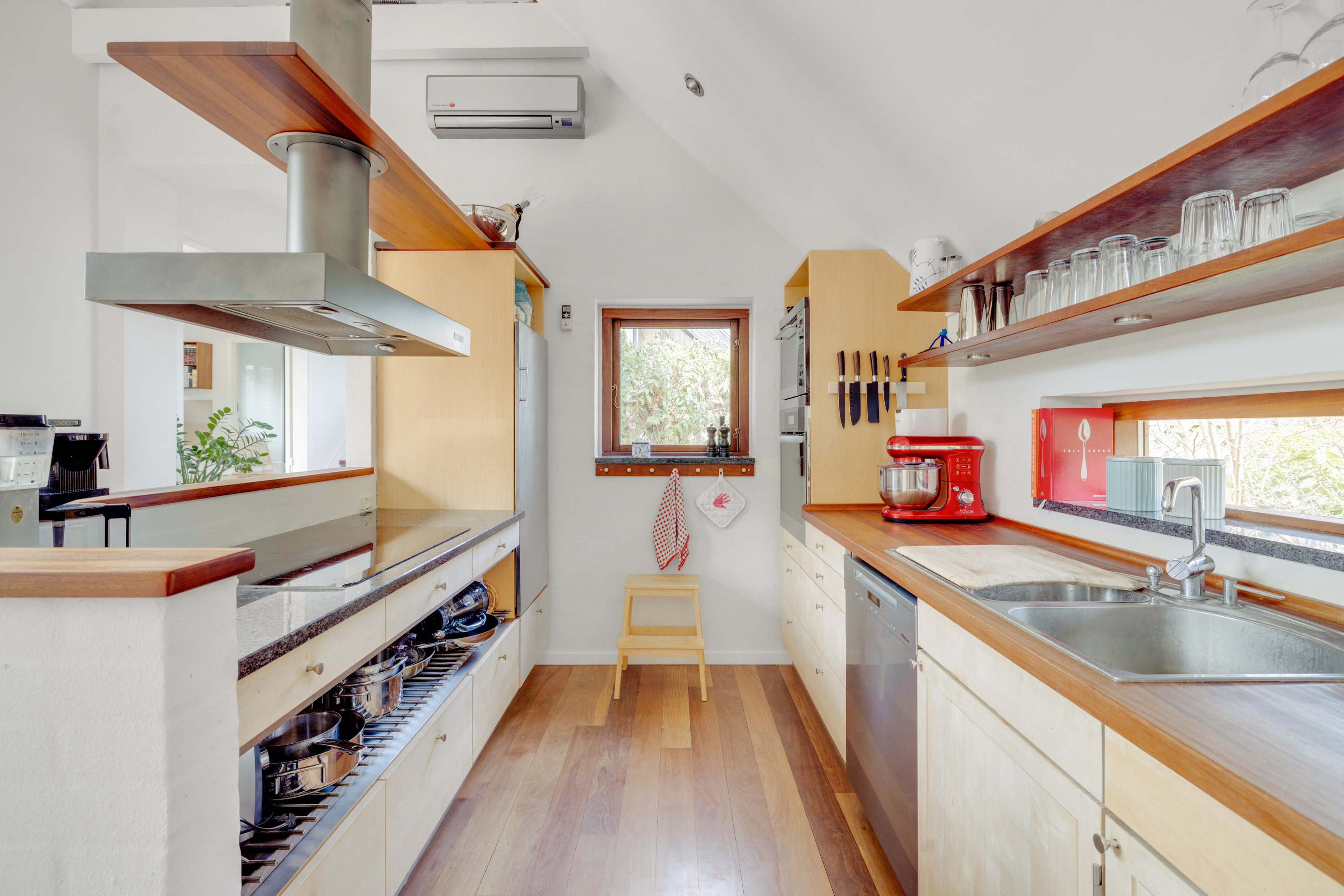 Fremhævet køkken billede i fuldskærmstilstand. Billede af Baunevang 9, 3460 Birkerød