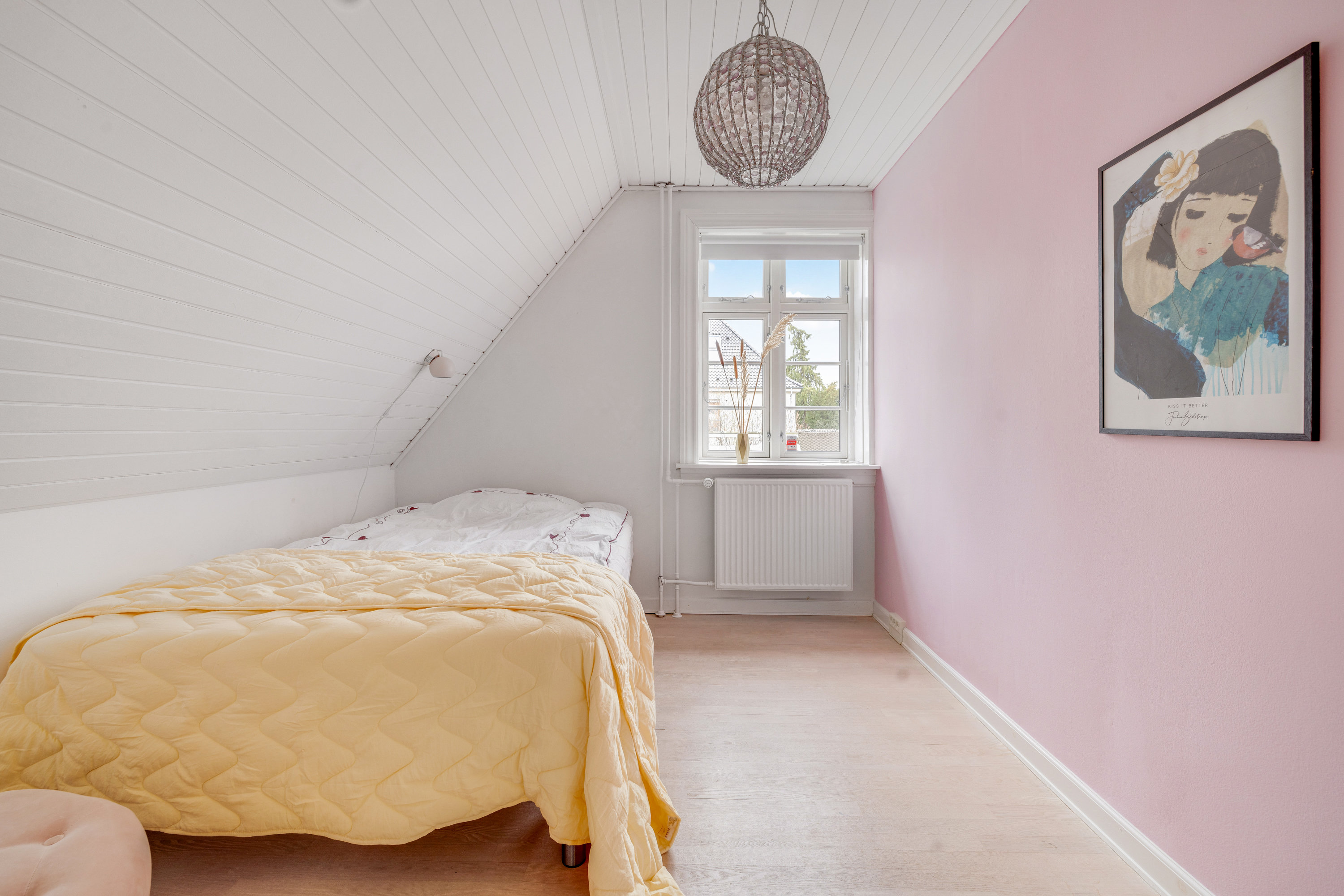 Fremhævet soveværelse billede i fuldskærmstilstand. Billede af Strandagervej 9, 2900 Hellerup