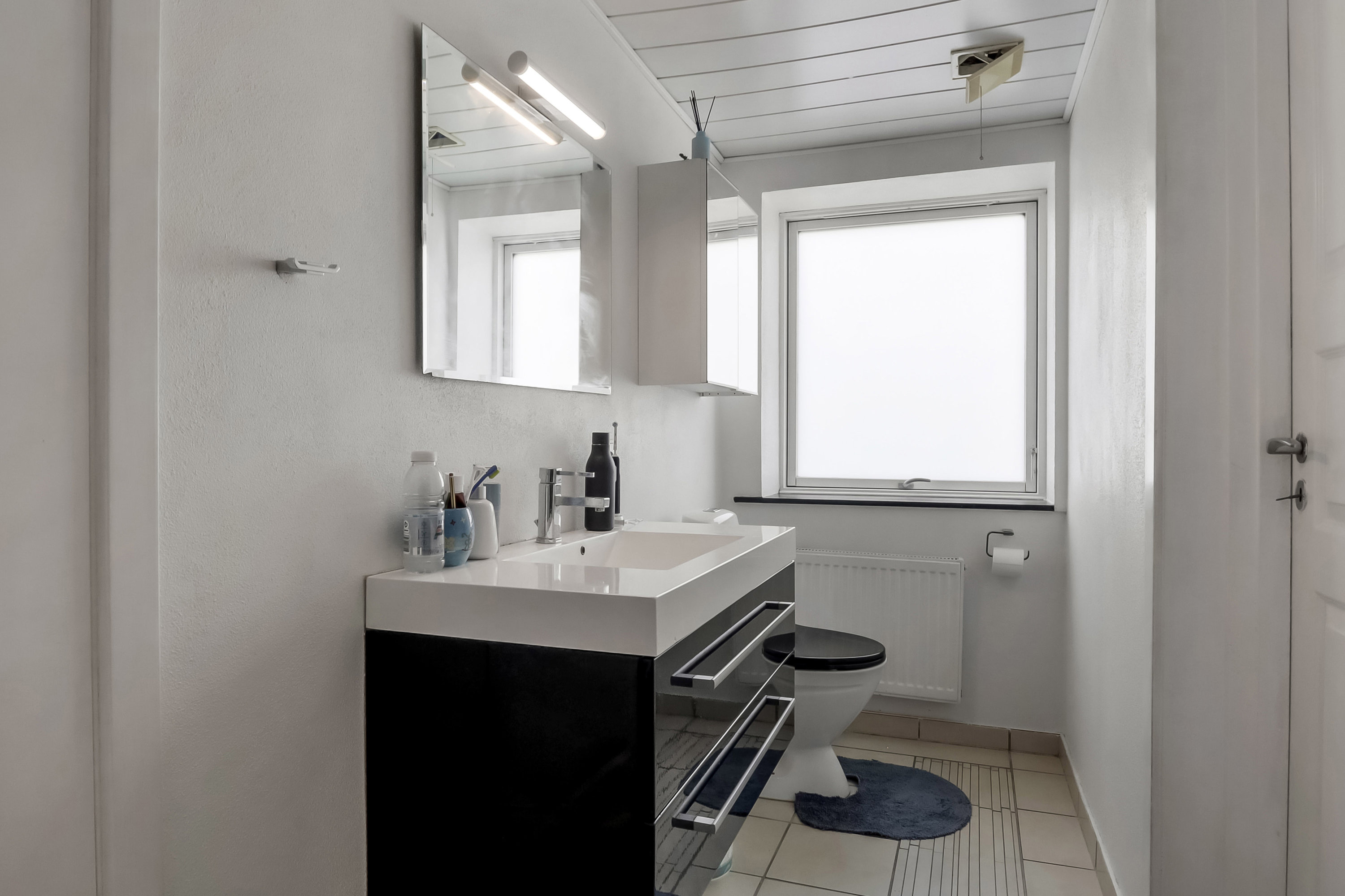 Fremhævet toilet billede i fuldskærmstilstand. Billede af Vestergade 9, 5750 Ringe