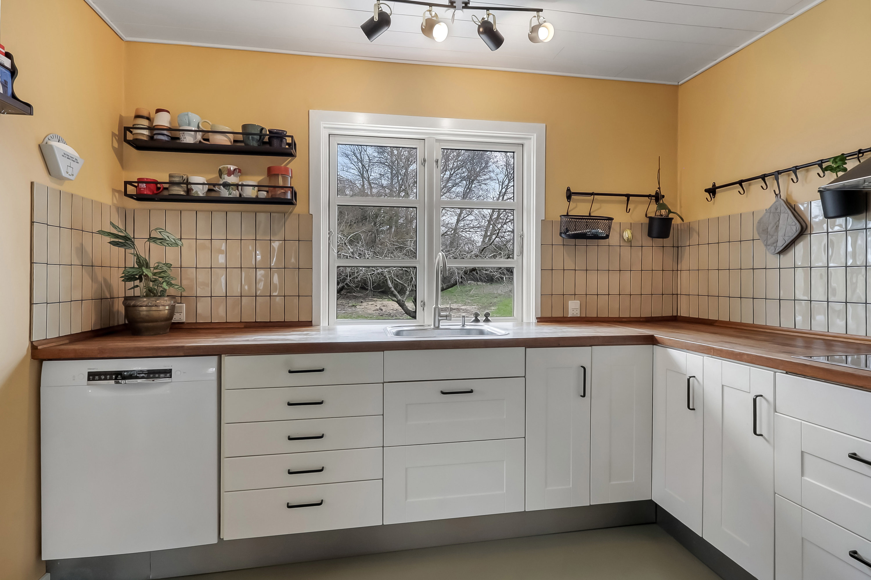 Fremhævet køkken billede i fuldskærmstilstand. Billede af Bjerrebyvej 69, Tåsinge, 5700 Svendborg