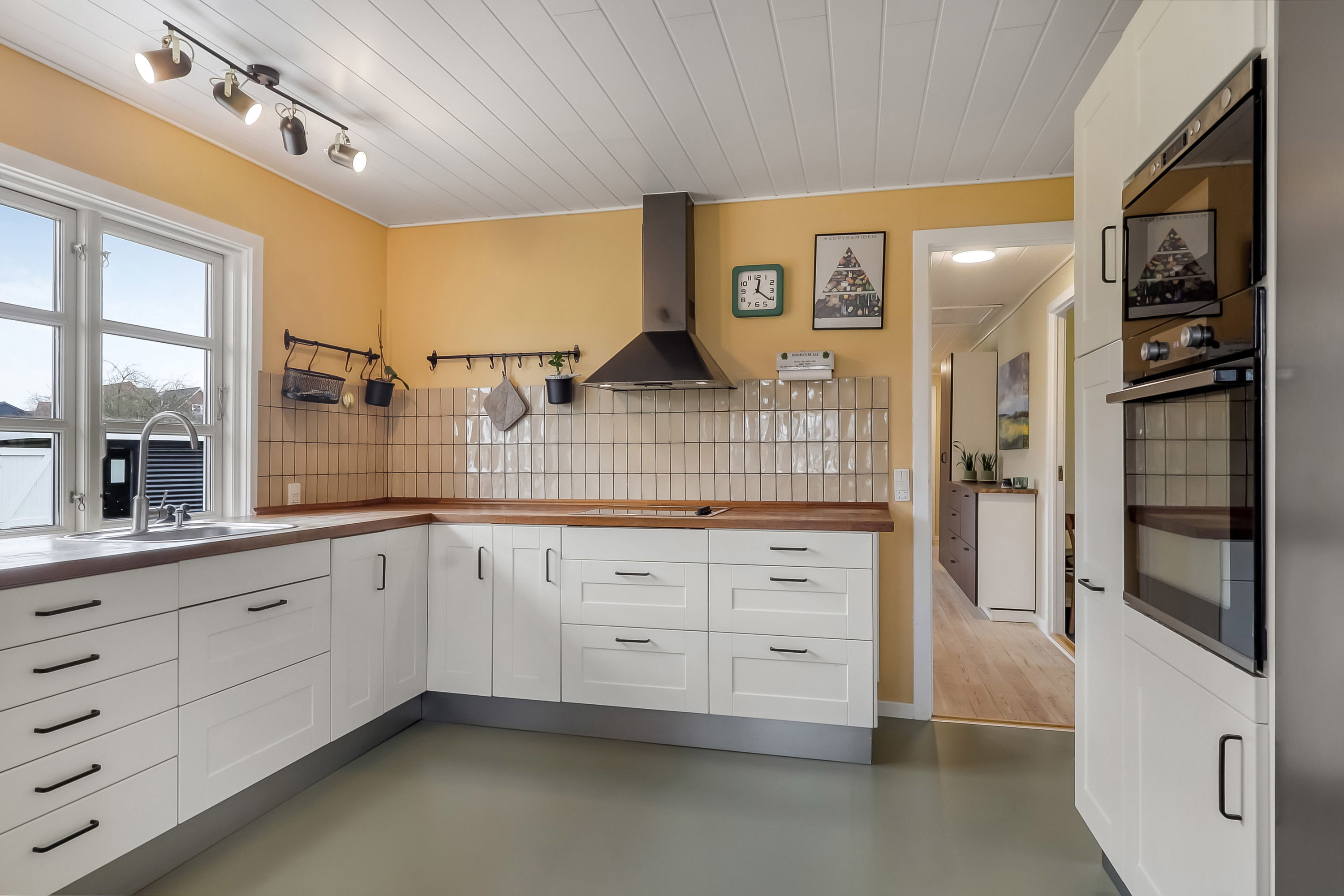 Fremhævet køkken billede i fuldskærmstilstand. Billede af Bjerrebyvej 69, Tåsinge, 5700 Svendborg