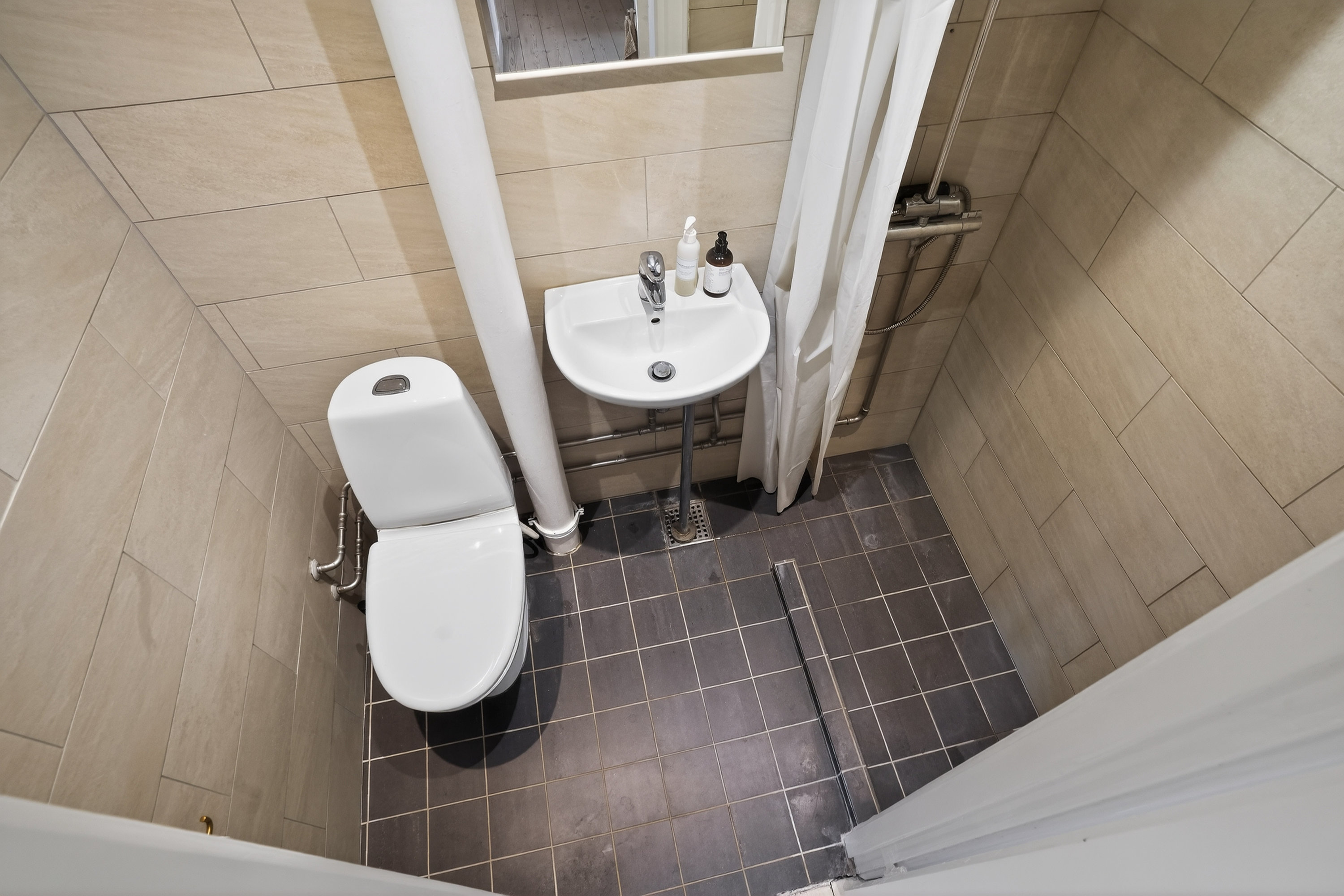 Fremhævet badeværelse billede i fuldskærmstilstand. Billede af Æbeløgade 26, 2. th., 2100 København Ø