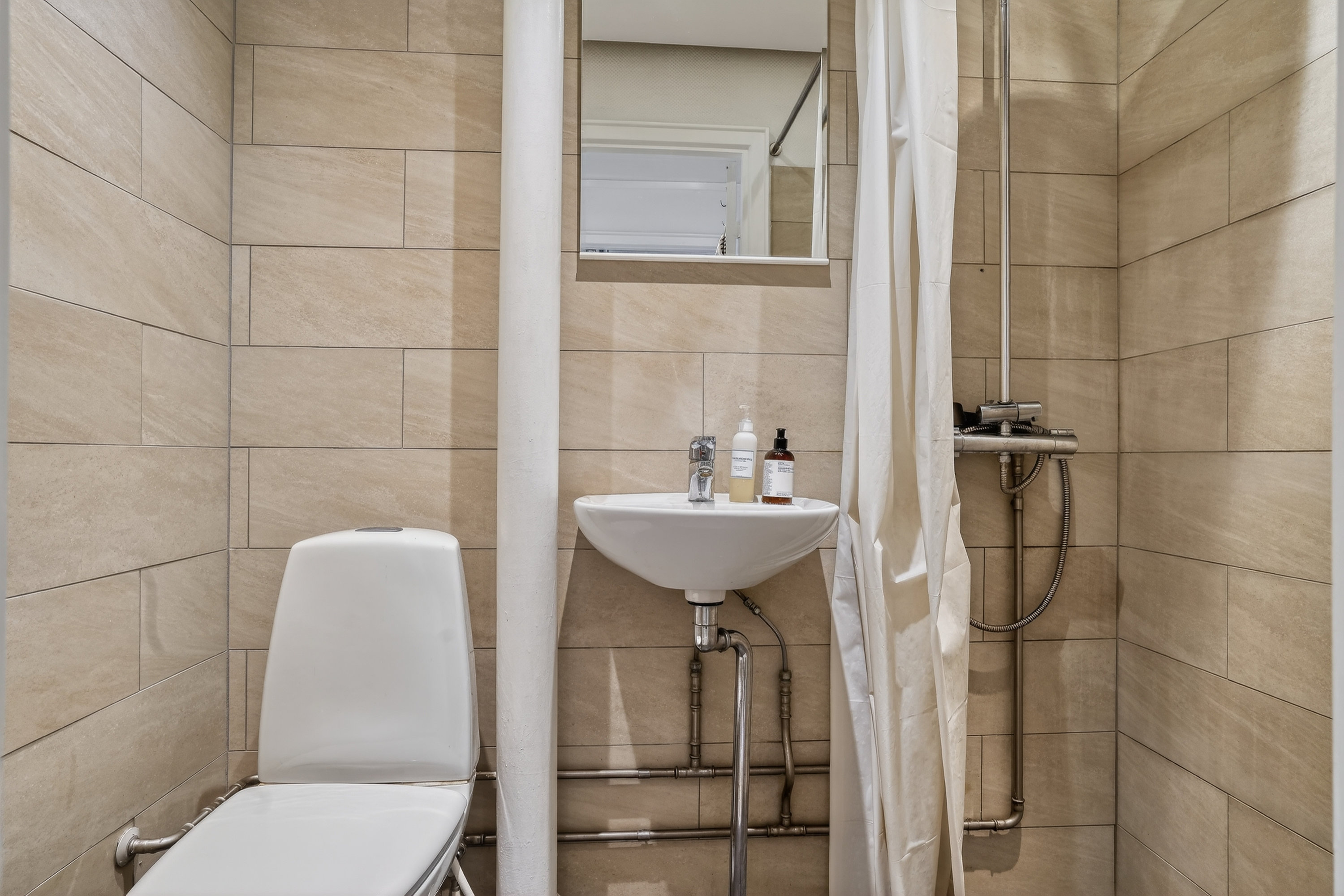 Fremhævet badeværelse billede i fuldskærmstilstand. Billede af Æbeløgade 26, 2. th., 2100 København Ø