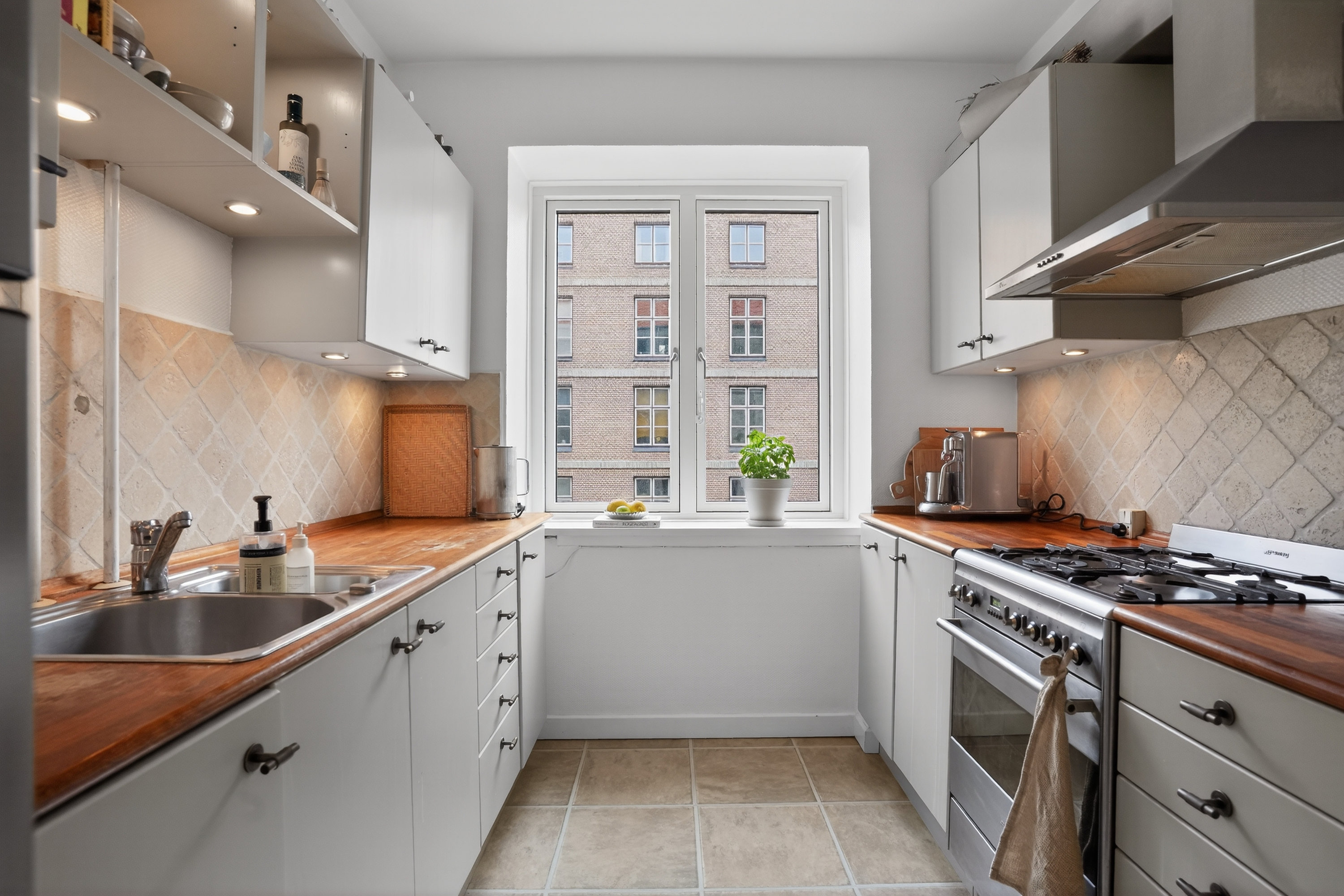 Fremhævet køkken billede i fuldskærmstilstand. Billede af Æbeløgade 26, 2. th., 2100 København Ø