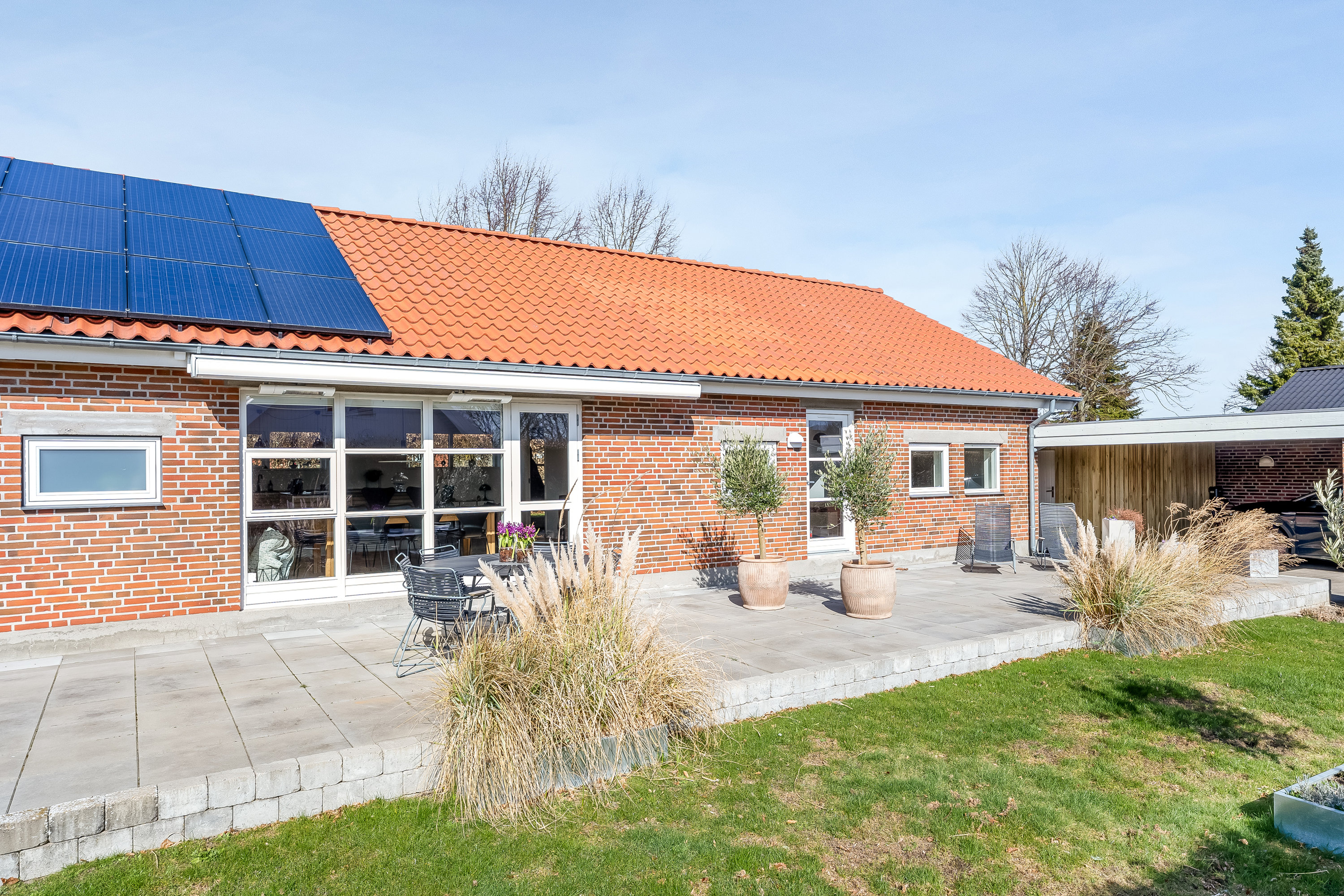 Fremhævet facade billede i fuldskærmstilstand. Billede af Rosnæsvej 97, 4900 Nakskov