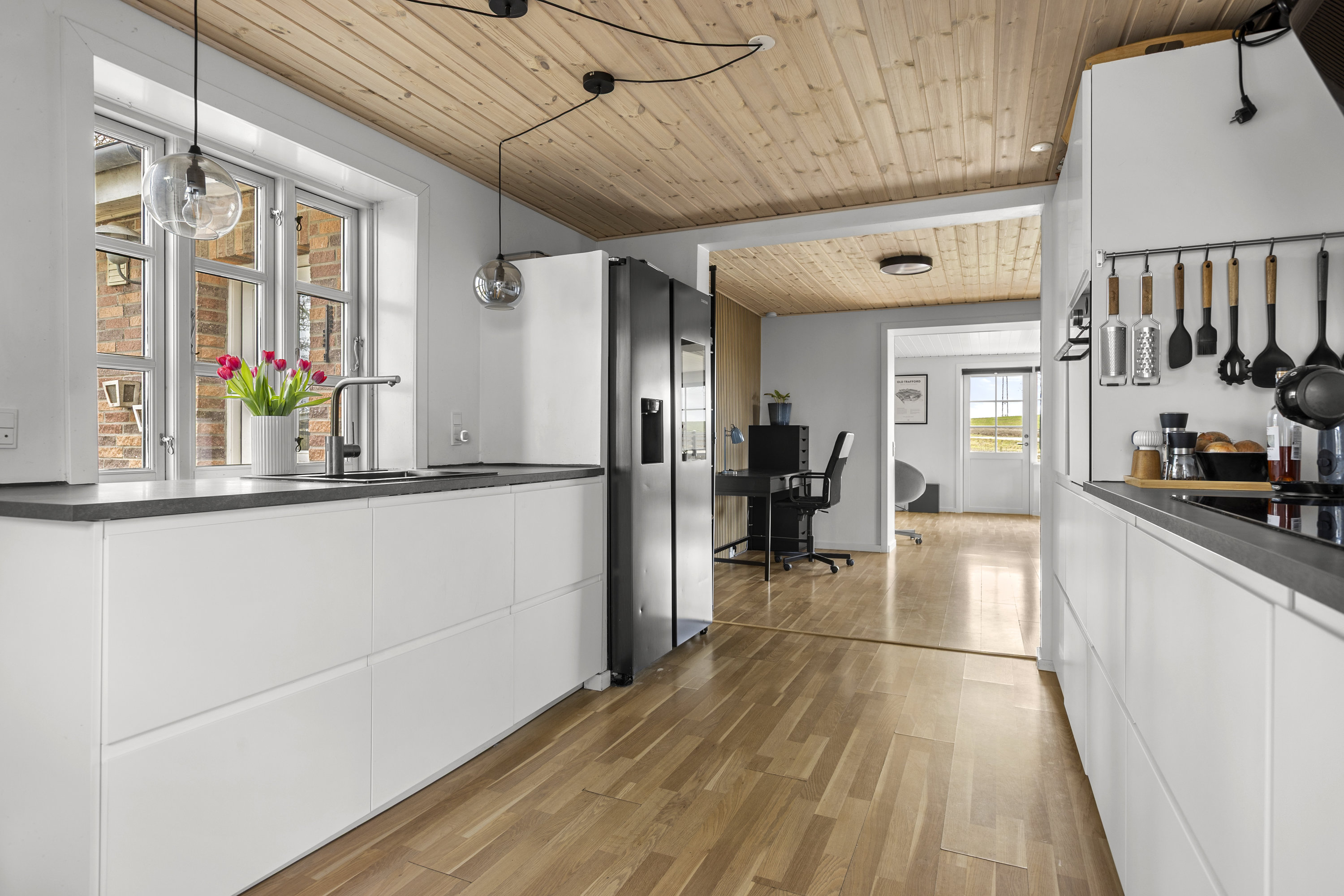 Fremhævet køkken billede i fuldskærmstilstand. Billede af Søstremosevej 1, 4400 Kalundborg