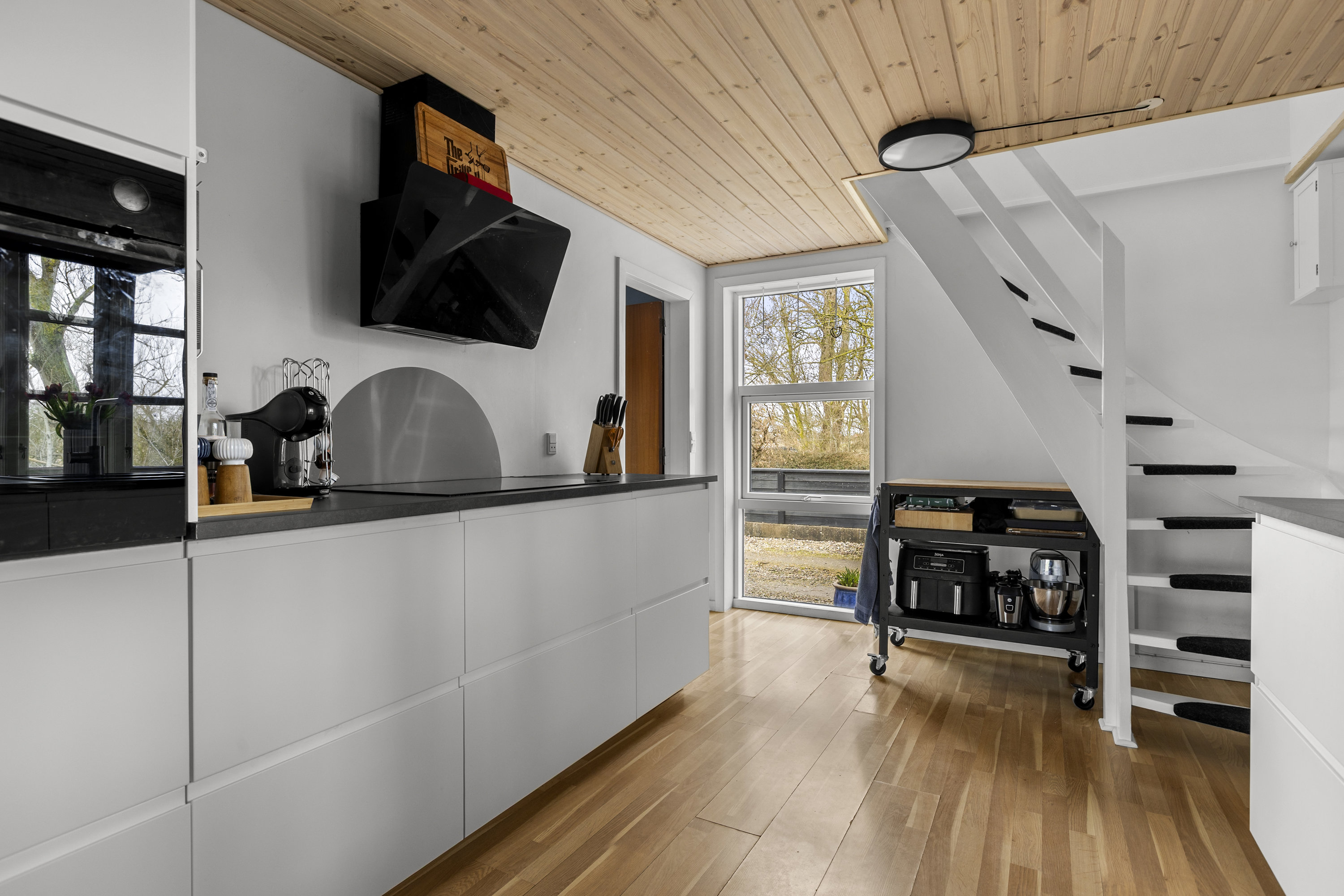 Fremhævet køkken billede i fuldskærmstilstand. Billede af Søstremosevej 1, 4400 Kalundborg