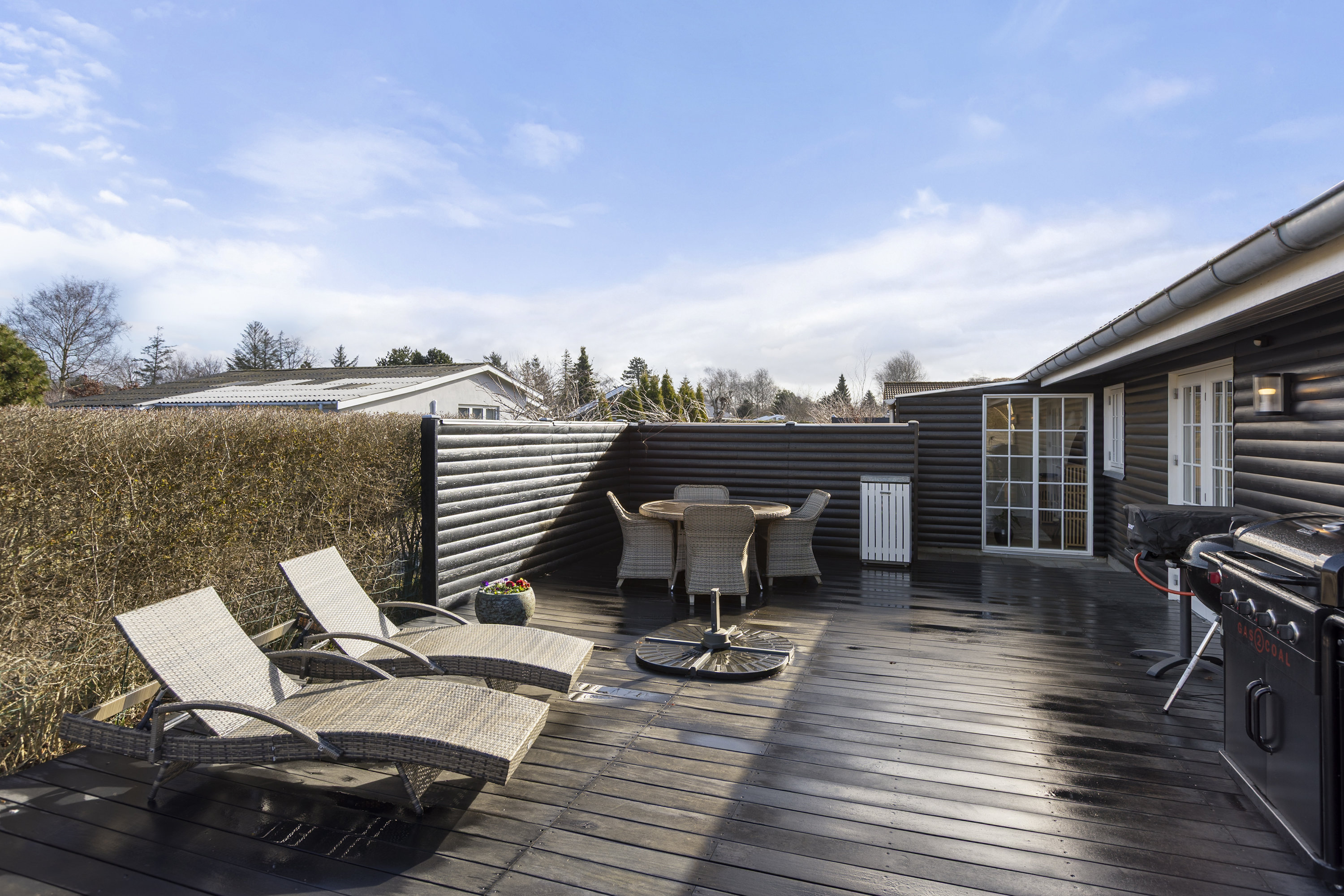 Fremhævet terrasse billede i fuldskærmstilstand. Billede af Laurits Hansensvej 2, Bjerge Sydstrand, 4281 Gørlev