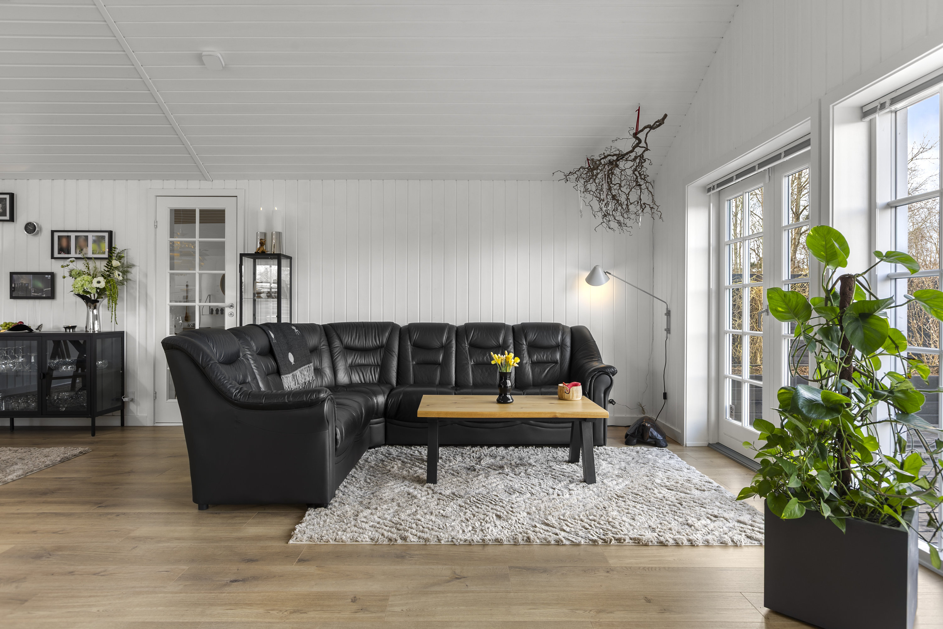 Fremhævet stue billede i fuldskærmstilstand. Billede af Laurits Hansensvej 2, Bjerge Sydstrand, 4281 Gørlev