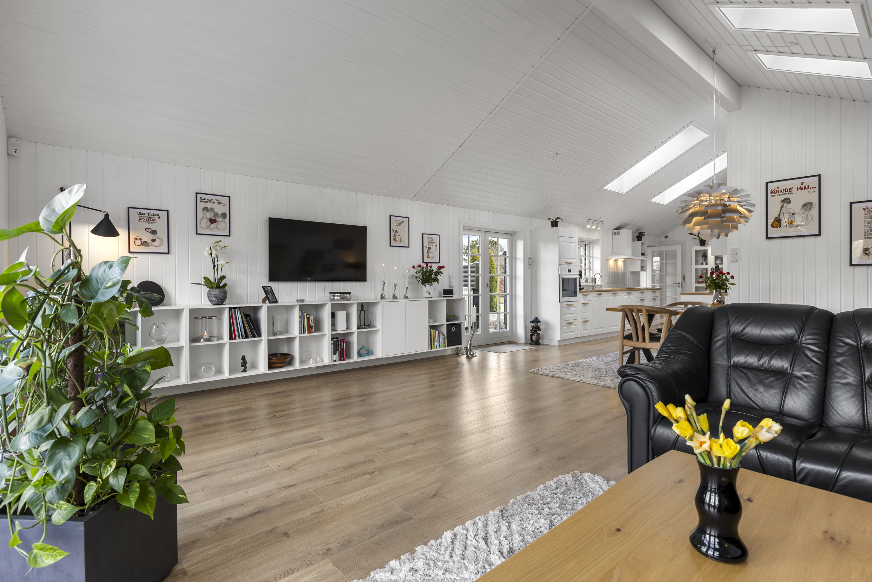 Fremhævet stue billede i fuldskærmstilstand. Billede af Laurits Hansensvej 2, Bjerge Sydstrand, 4281 Gørlev