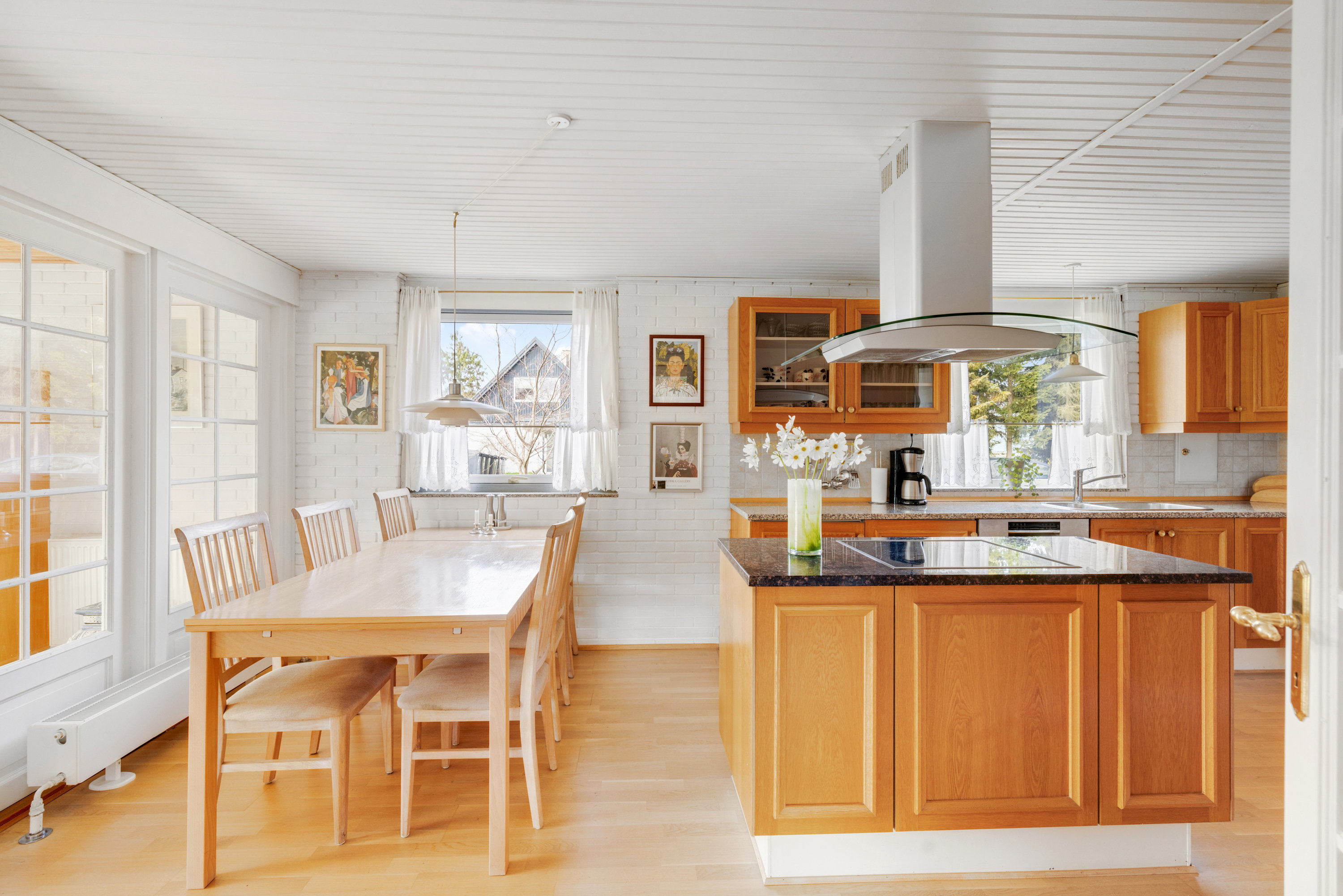 Fremhævet stue billede i fuldskærmstilstand. Billede af Kikudbakken 13, 2730 Herlev