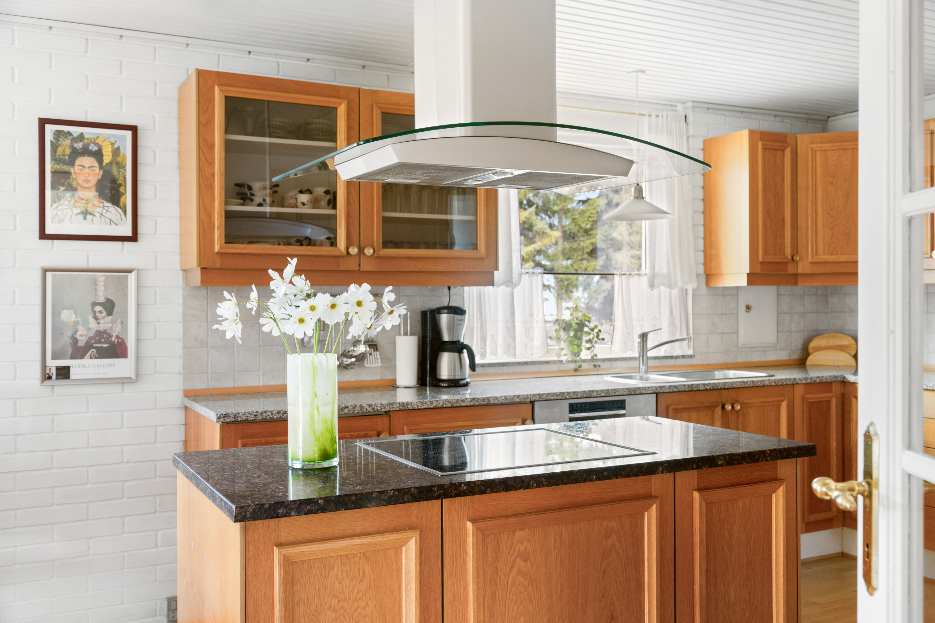 Fremhævet køkken billede i fuldskærmstilstand. Billede af Kikudbakken 13, 2730 Herlev