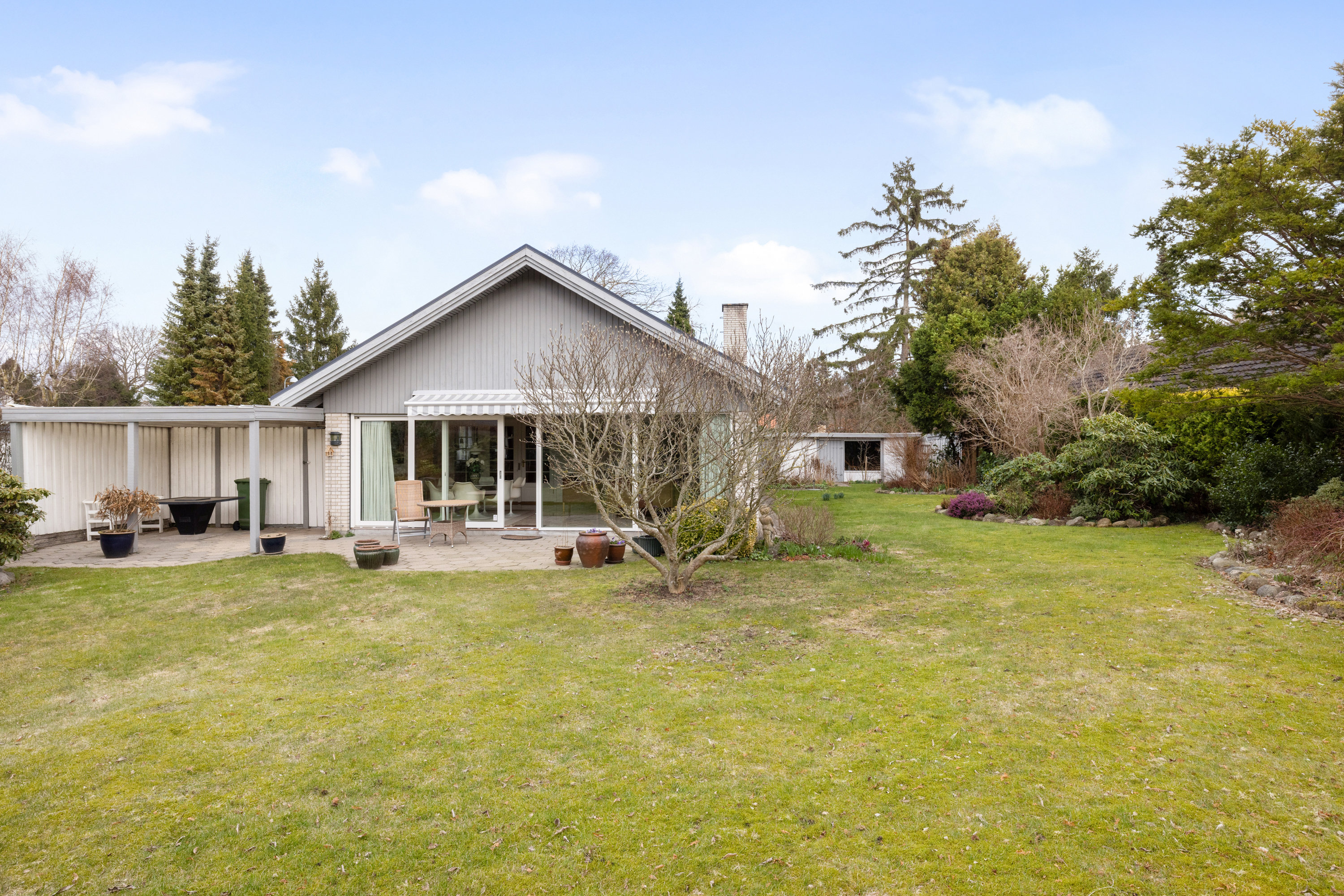 Fremhævet facade billede i fuldskærmstilstand. Billede af Kikudbakken 13, 2730 Herlev