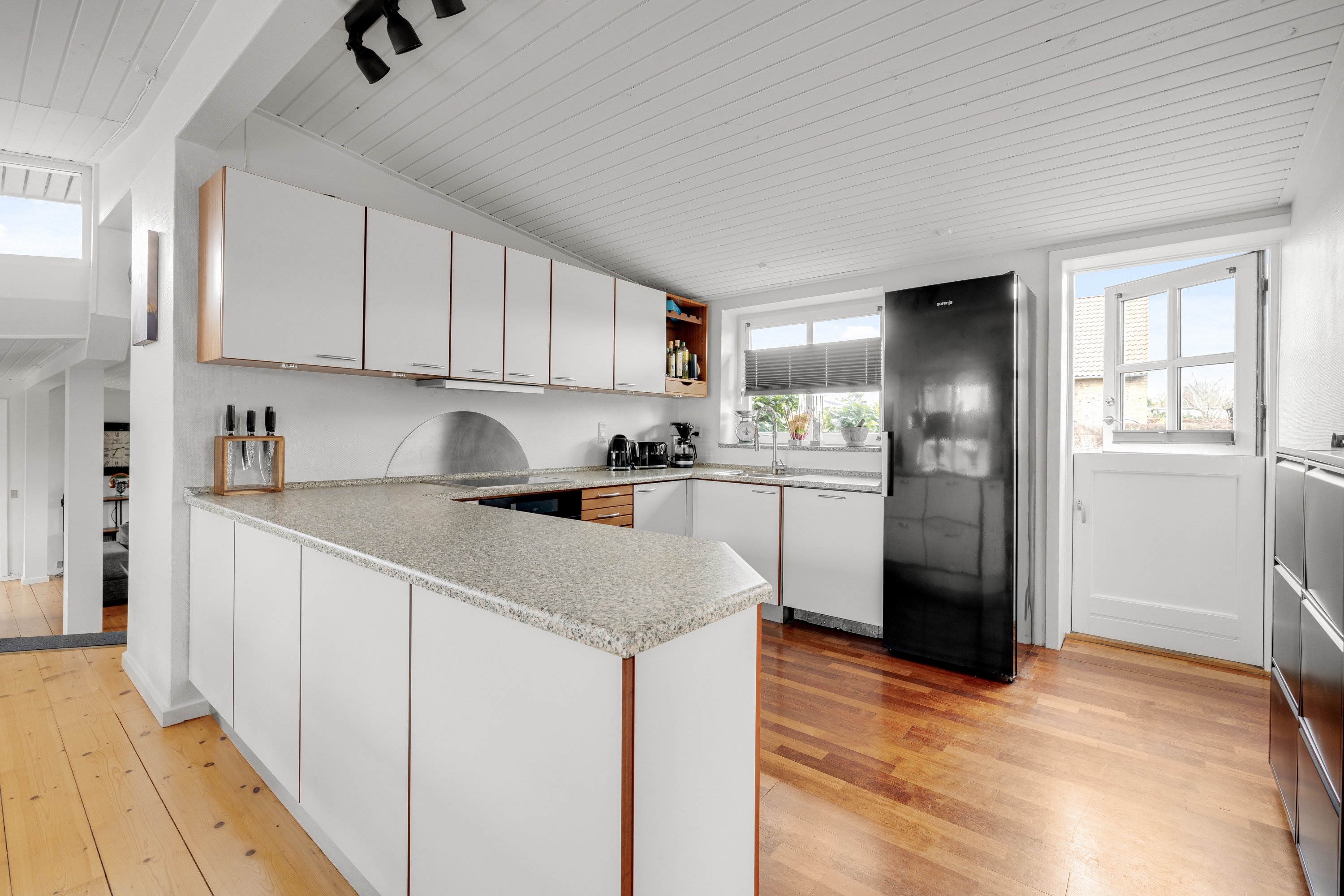 Fremhævet køkken billede i fuldskærmstilstand. Billede af Ågerupvej 177, 2750 Ballerup