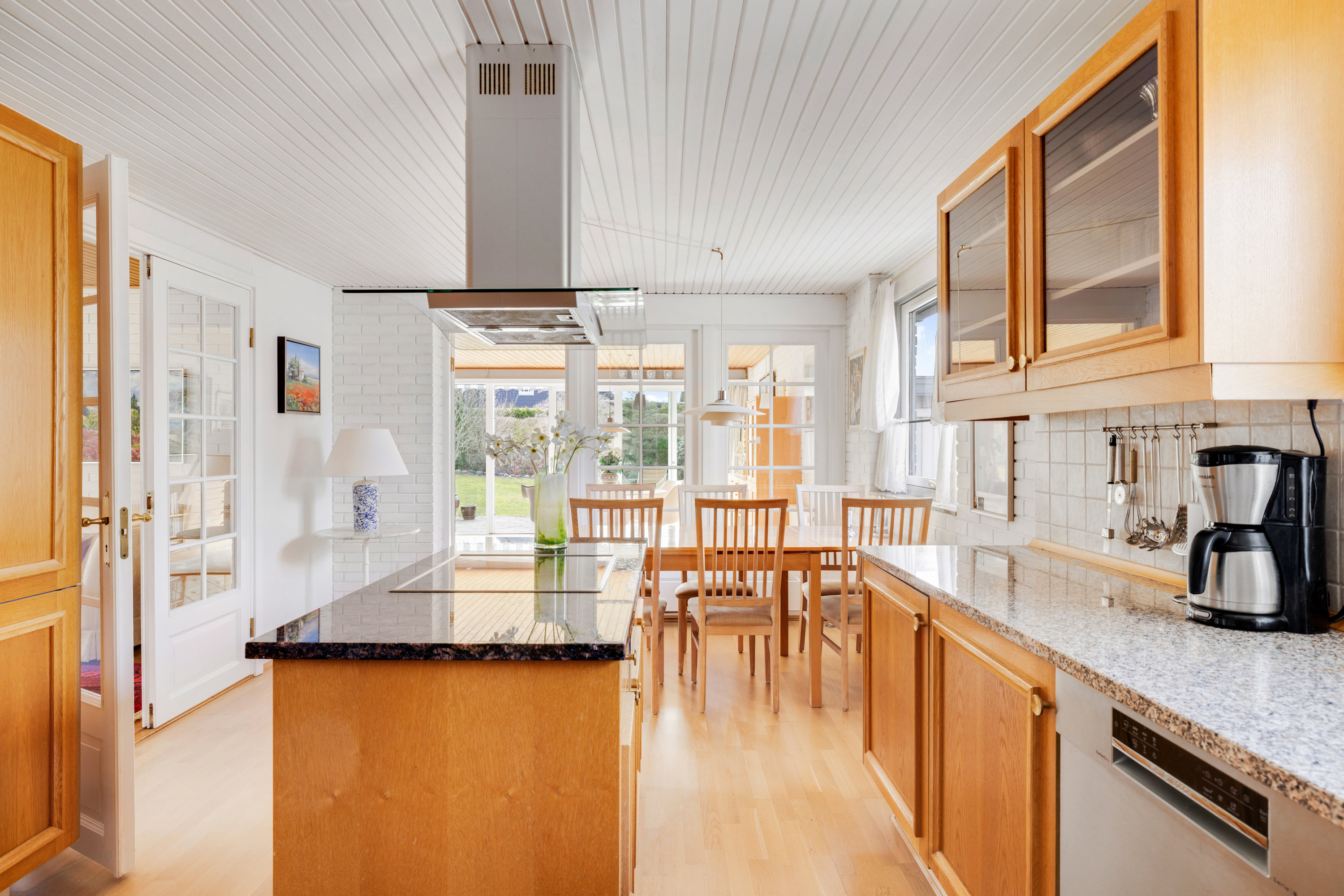 Fremhævet køkken billede i fuldskærmstilstand. Billede af Kikudbakken 13, 2730 Herlev