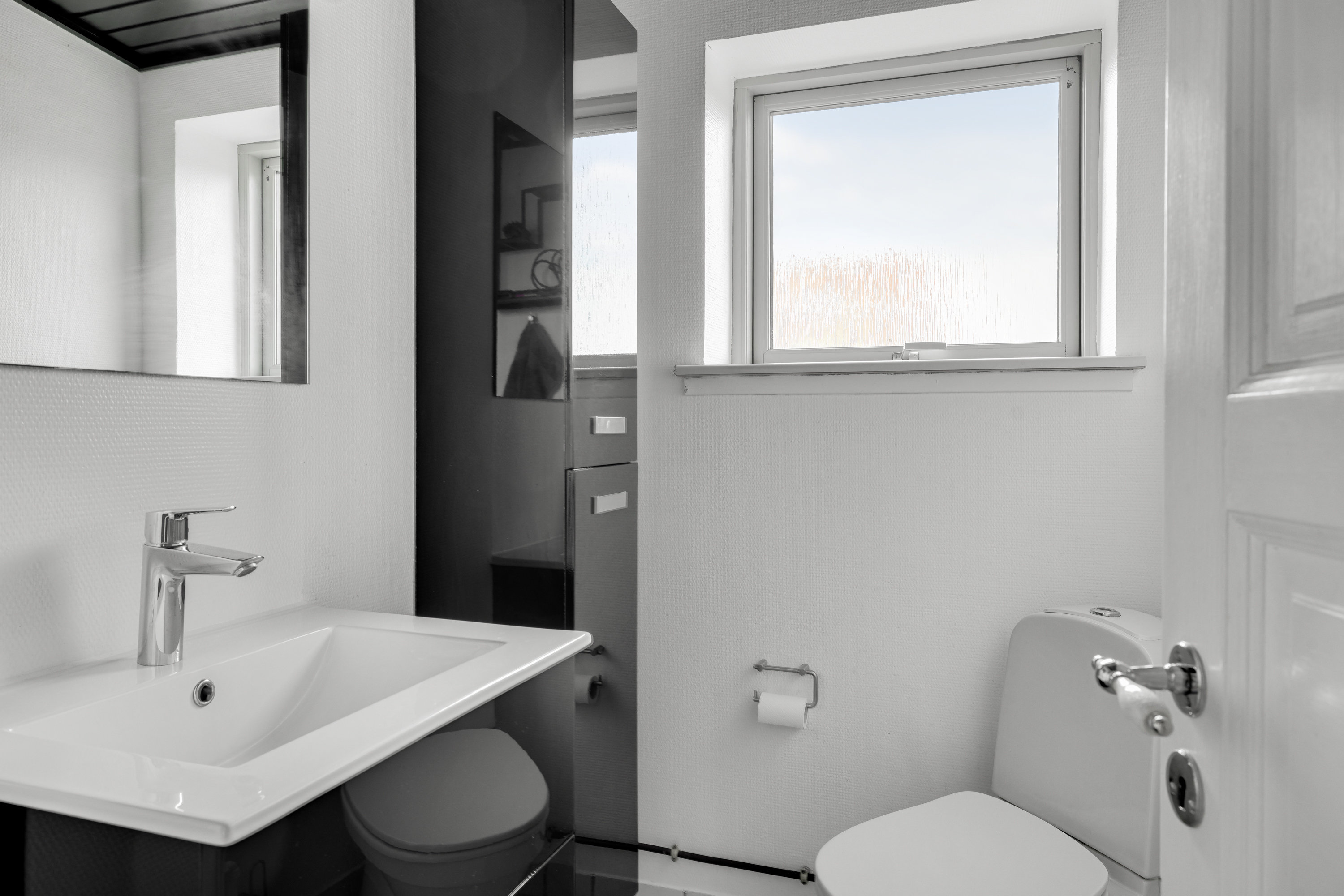 Fremhævet toilet billede i fuldskærmstilstand. Billede af Ågerupvej 177, 2750 Ballerup