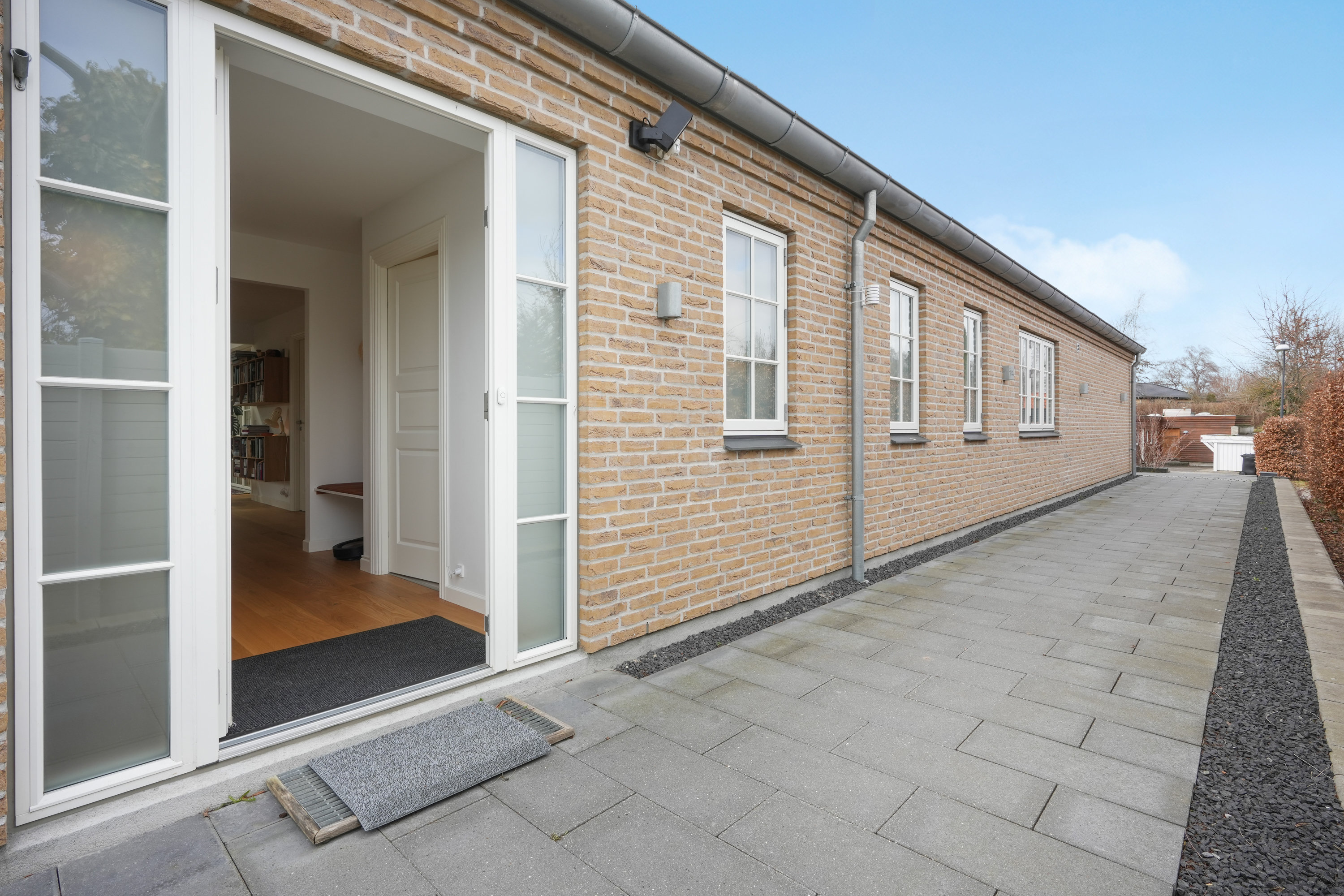 Fremhævet facade billede i fuldskærmstilstand. Billede af Carinaparken 73, 3460 Birkerød