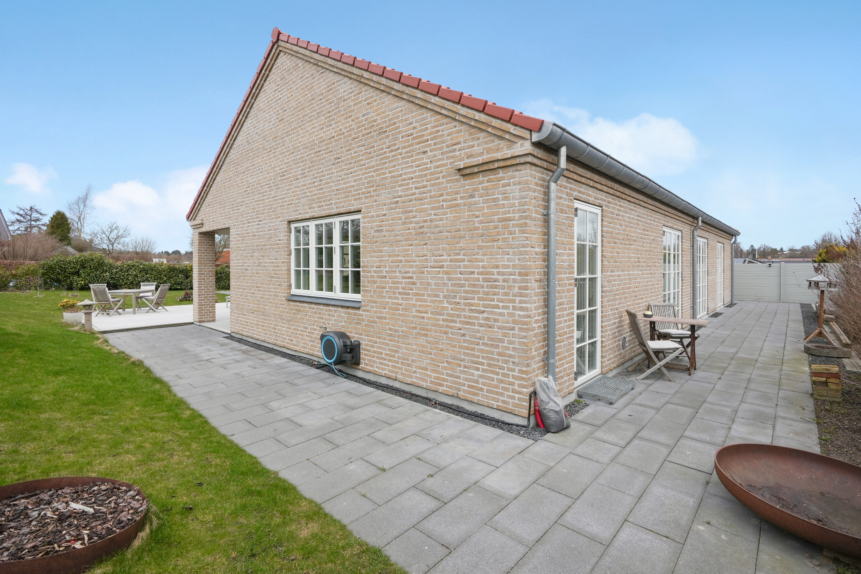 Fremhævet facade billede i fuldskærmstilstand. Billede af Carinaparken 73, 3460 Birkerød