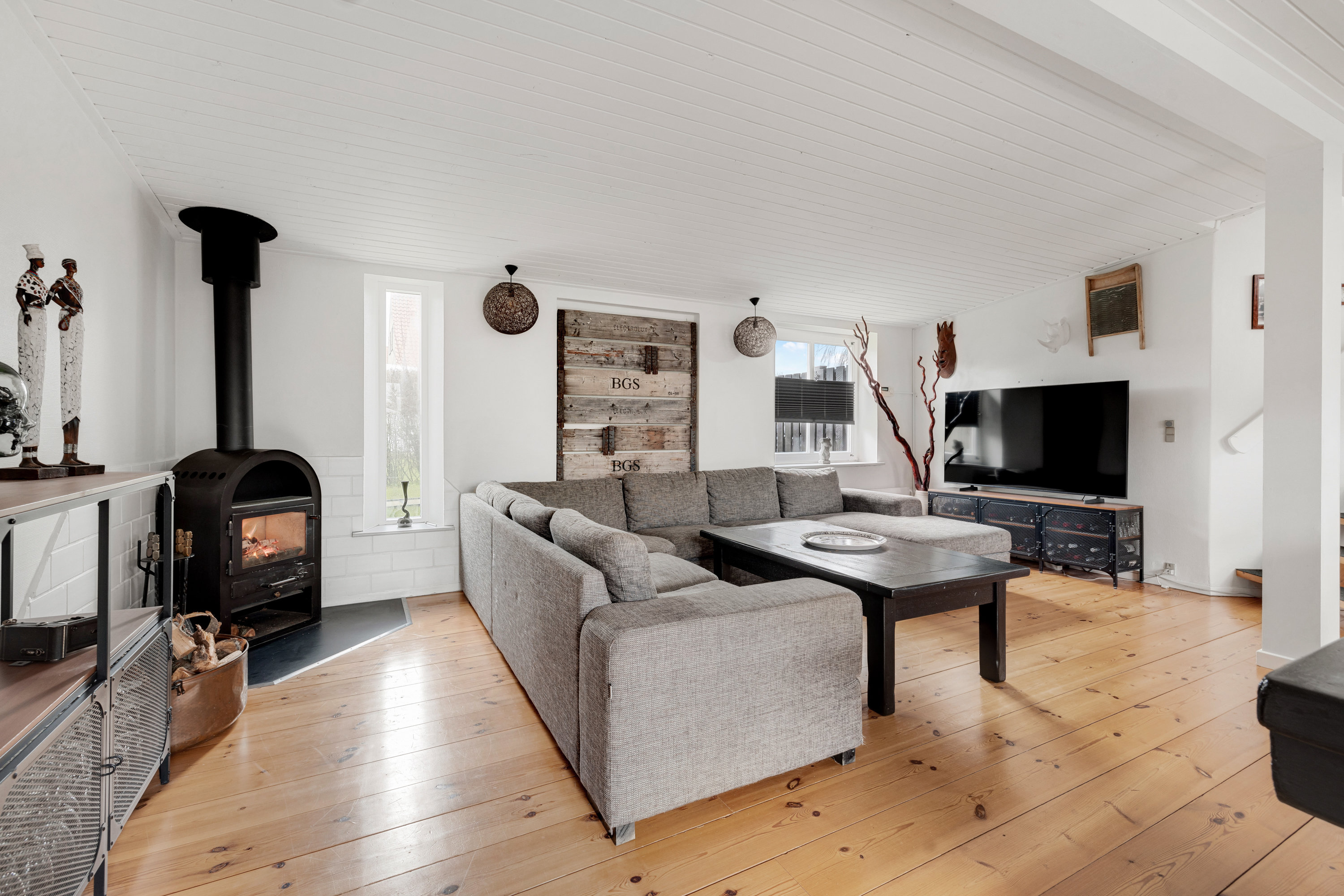 Fremhævet stue billede i fuldskærmstilstand. Billede af Ågerupvej 177, 2750 Ballerup