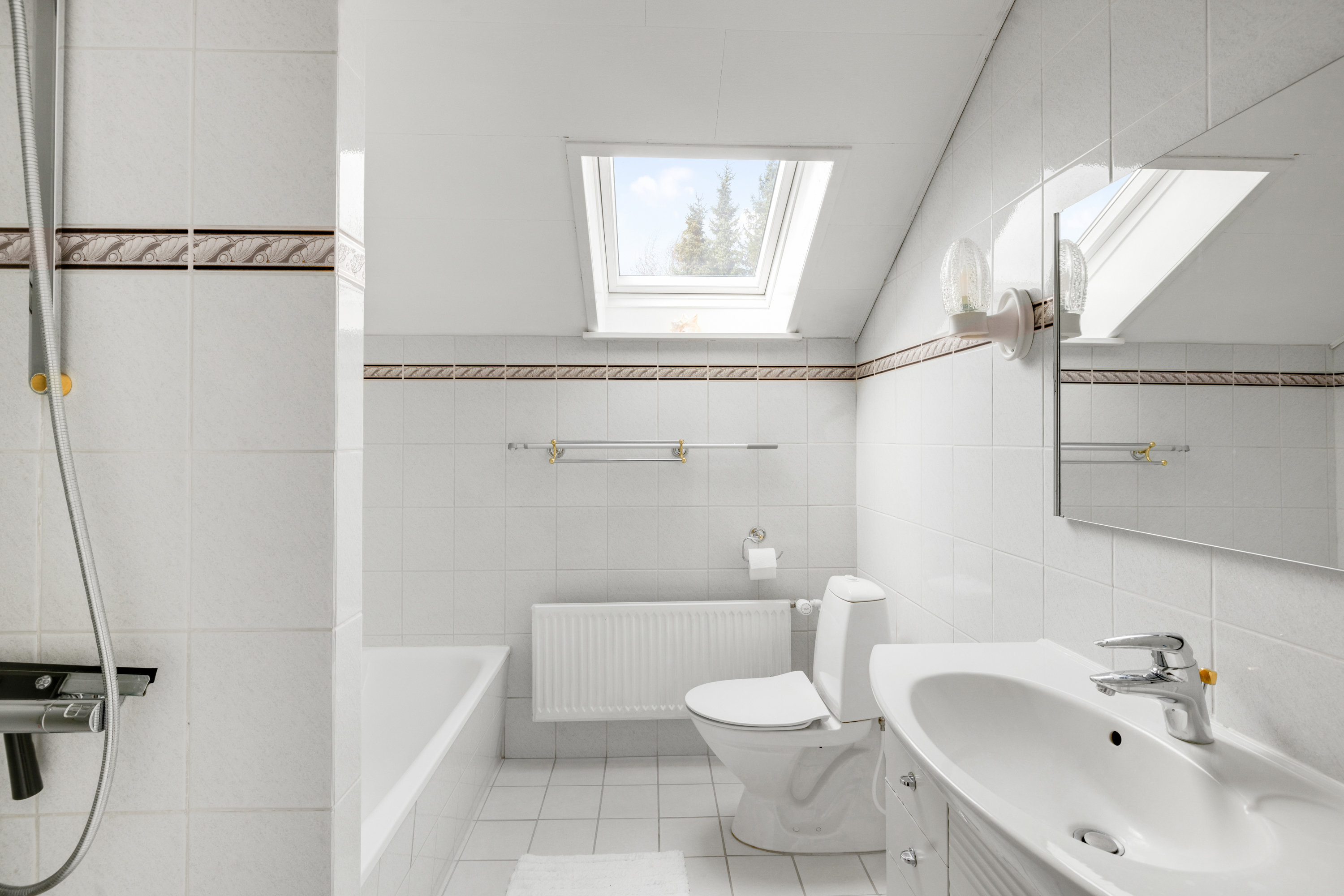 Fremhævet badeværelse billede i fuldskærmstilstand. Billede af Kikudbakken 13, 2730 Herlev