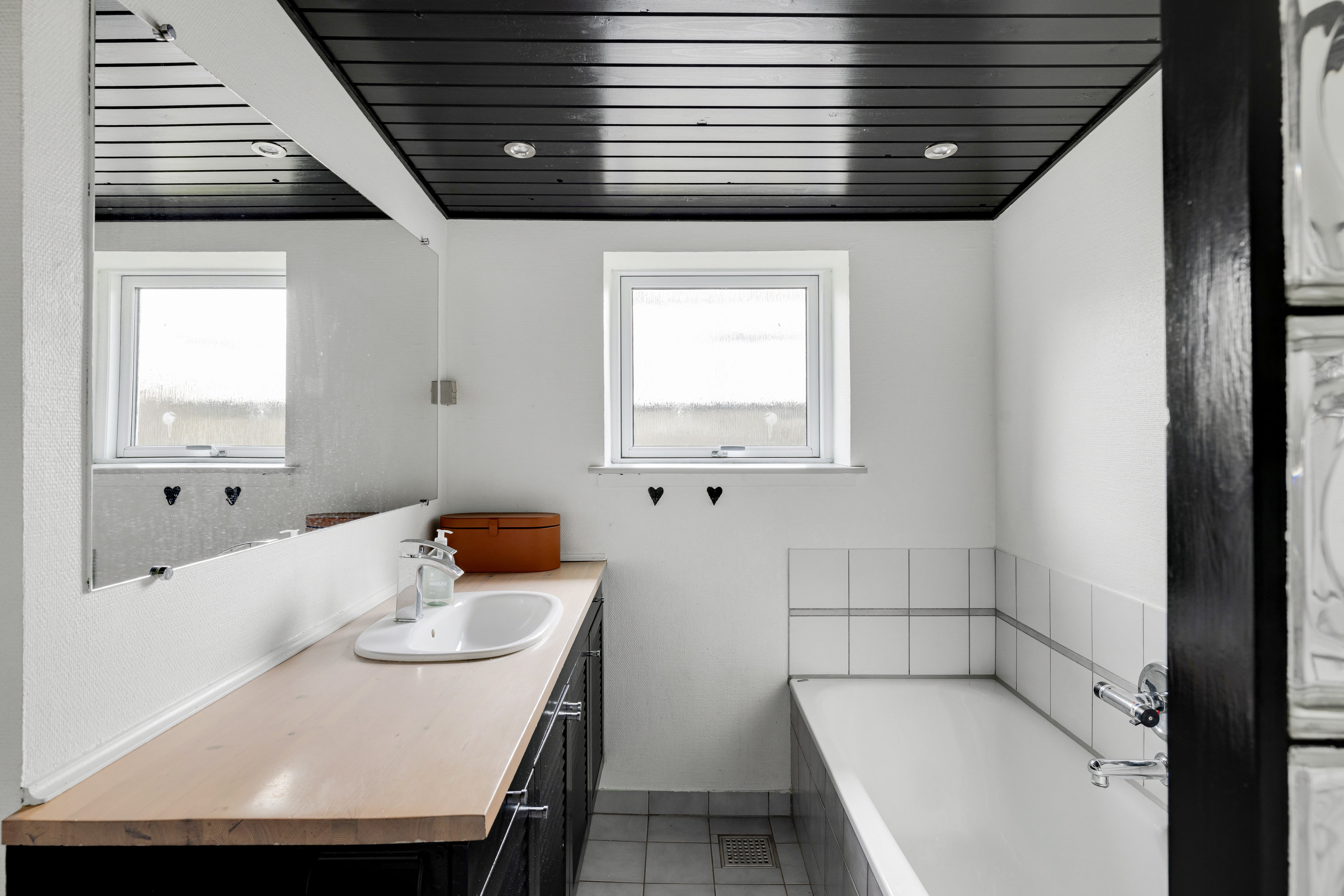 Fremhævet badeværelse billede i fuldskærmstilstand. Billede af Ågerupvej 177, 2750 Ballerup