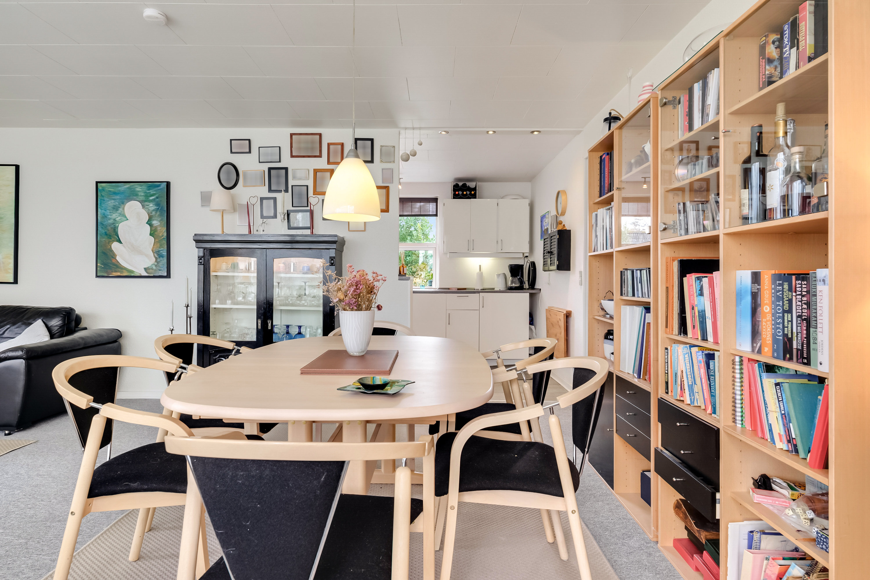 Fremhævet stue billede i fuldskærmstilstand. Billede af Chr. Richardtsvej 15, Ørsted, 5620 Glamsbjerg