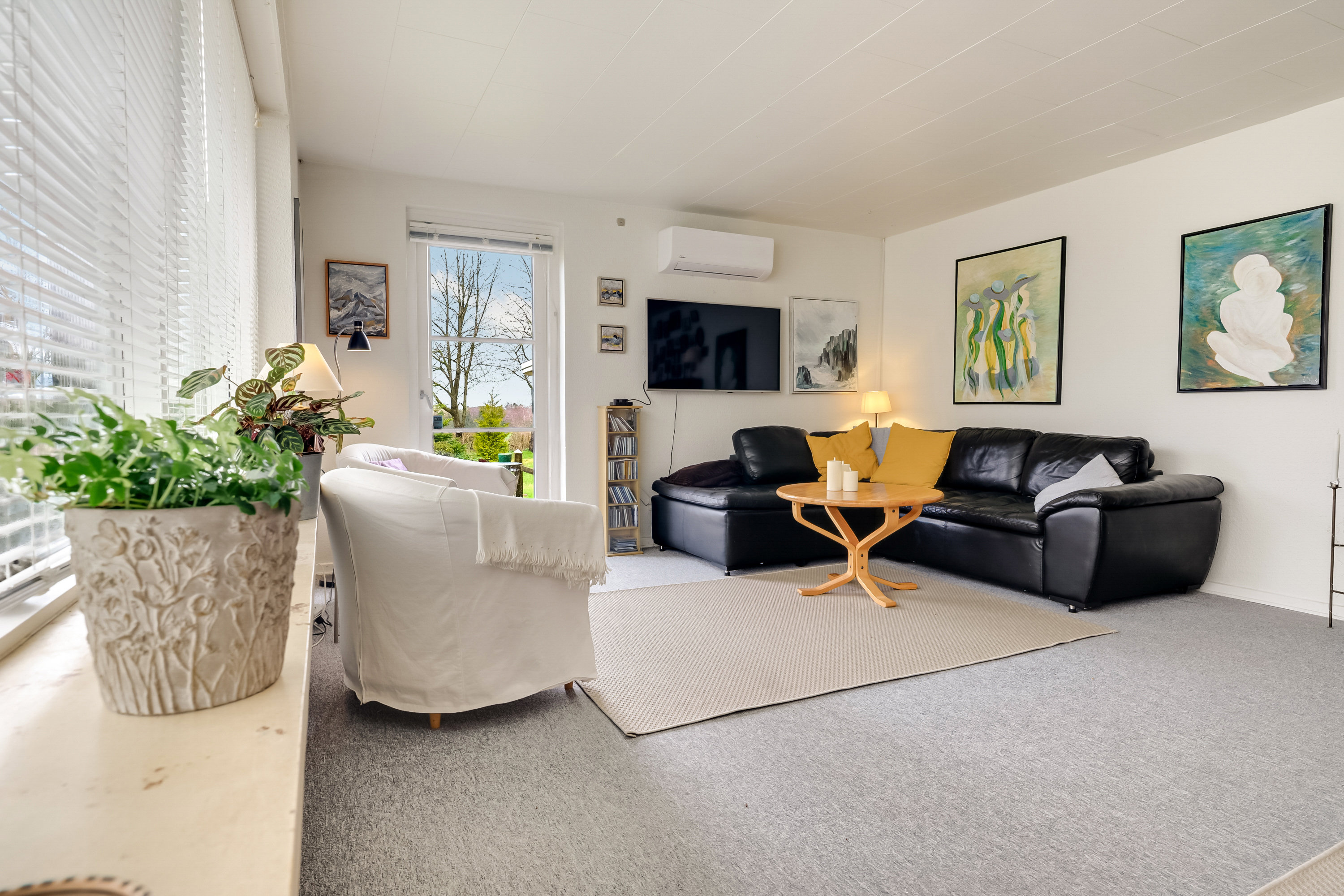 Fremhævet stue billede i fuldskærmstilstand. Billede af Chr. Richardtsvej 15, Ørsted, 5620 Glamsbjerg