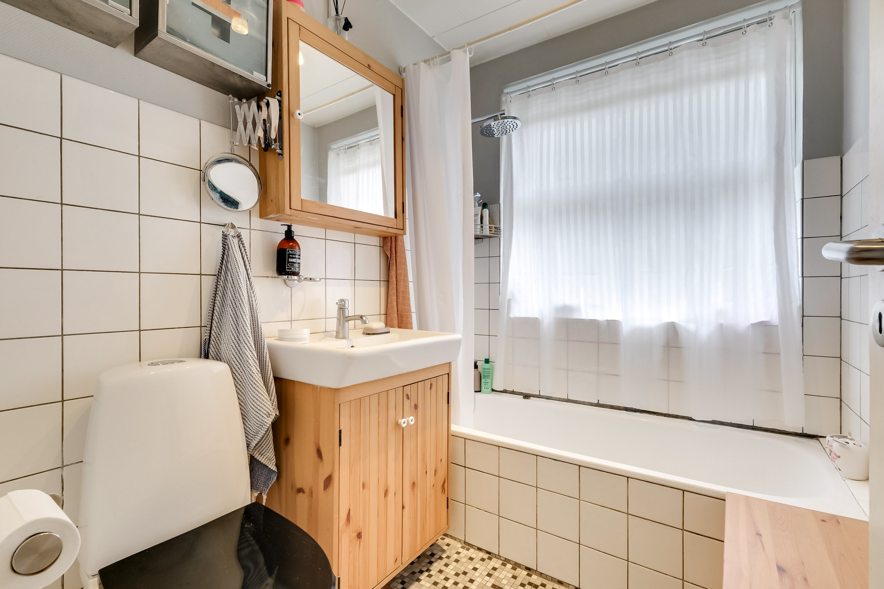 Fremhævet badeværelse billede i fuldskærmstilstand. Billede af Chr. Richardtsvej 15, Ørsted, 5620 Glamsbjerg