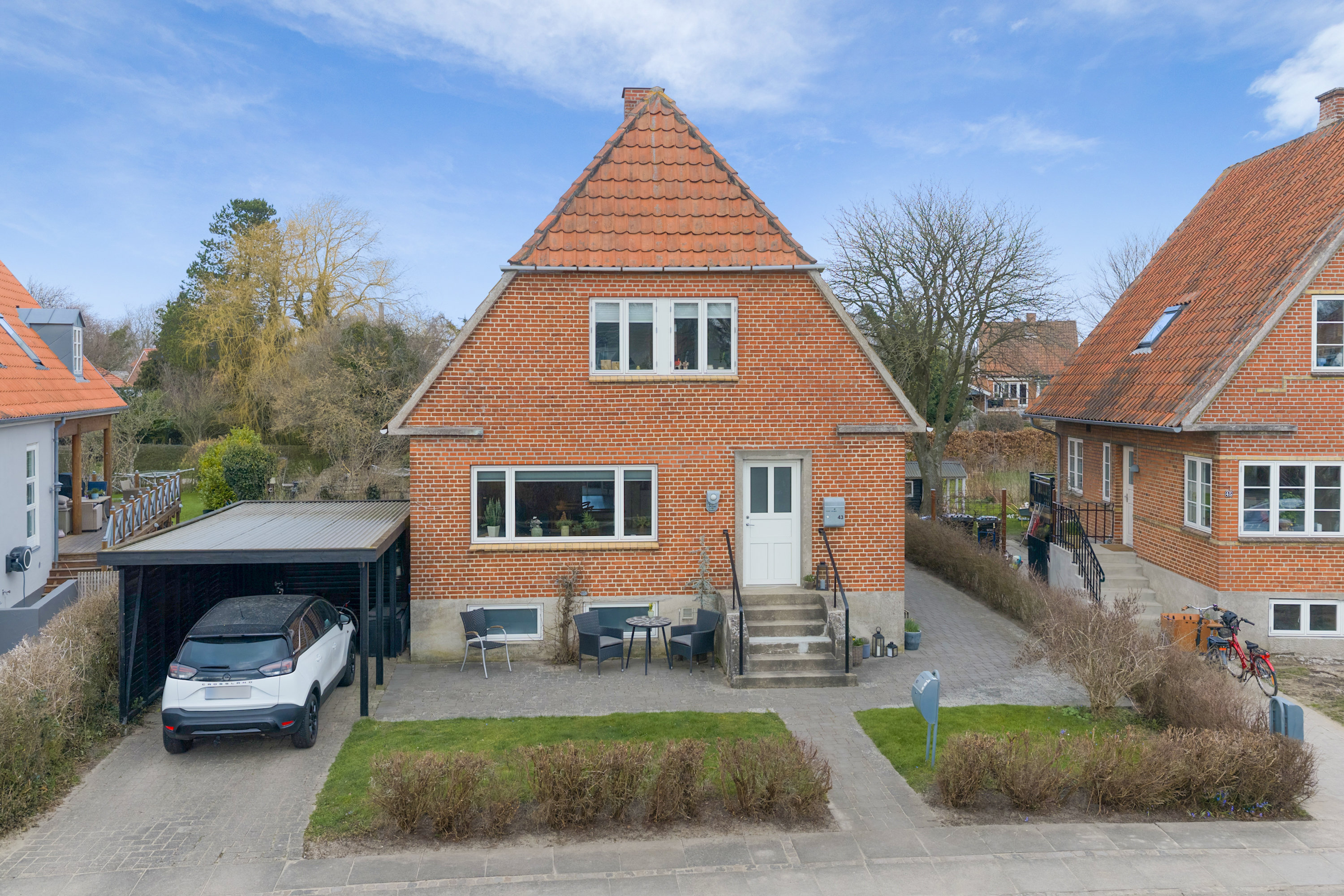 Fremhævet facade billede i fuldskærmstilstand. Billede af Rosenvænget 43, 5500 Middelfart
