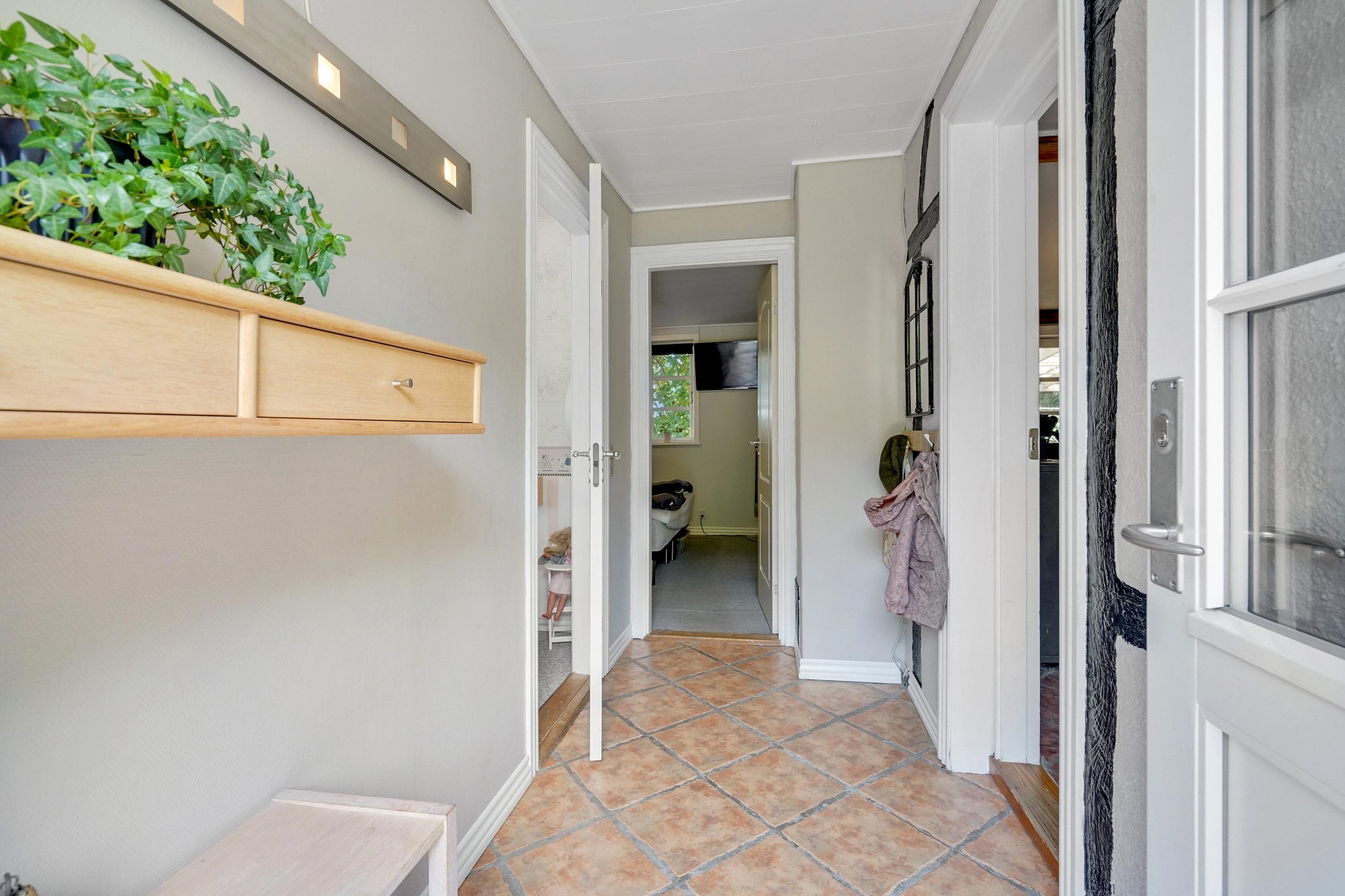 Fremhævet entré billede i fuldskærmstilstand. Billede af Østre Landevej 128, 4930 Maribo