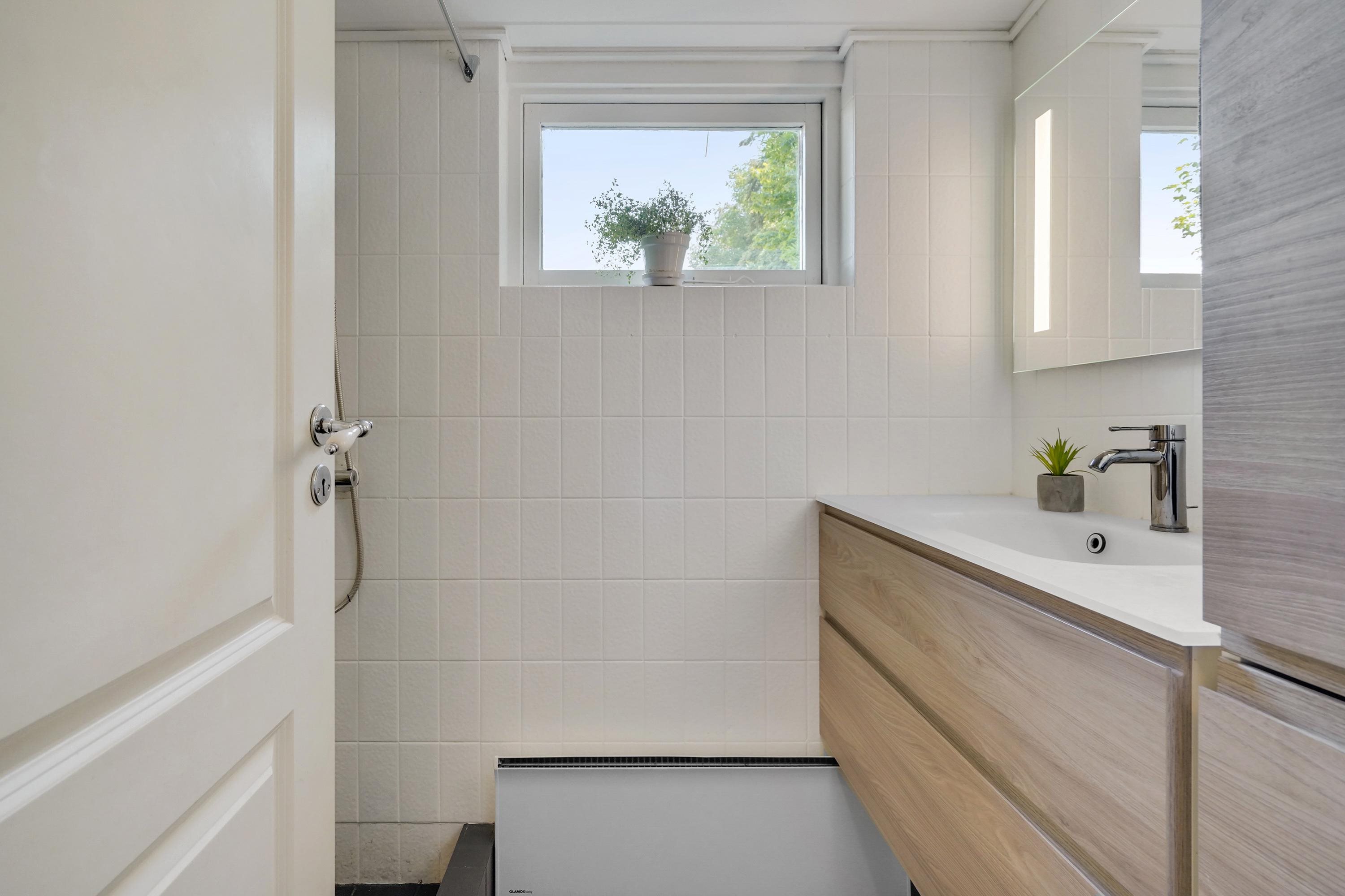 Fremhævet badeværelse billede i fuldskærmstilstand. Billede af Østre Landevej 128, 4930 Maribo