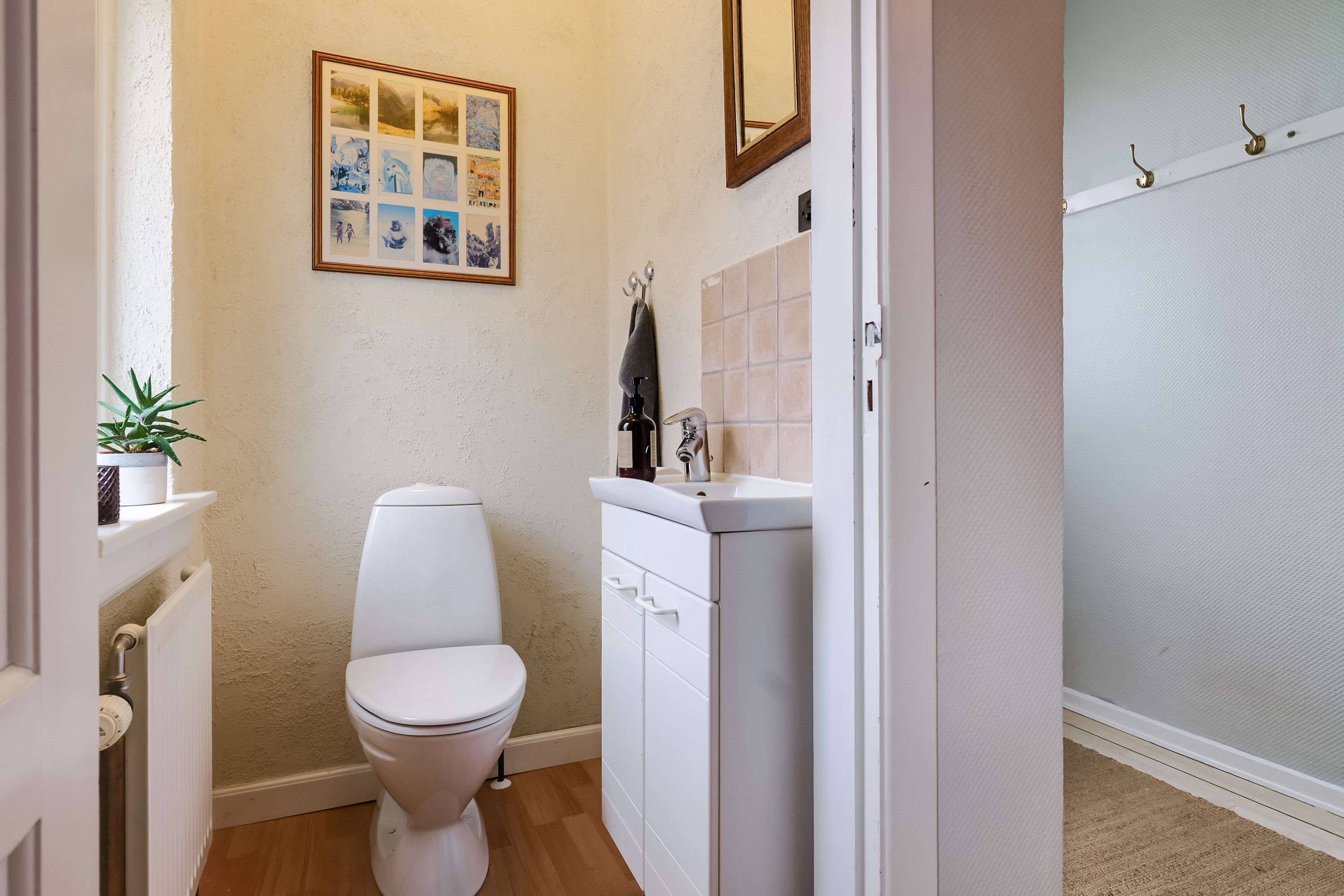 Fremhævet toilet billede i fuldskærmstilstand. Billede af Rosenvænget 43, 5500 Middelfart