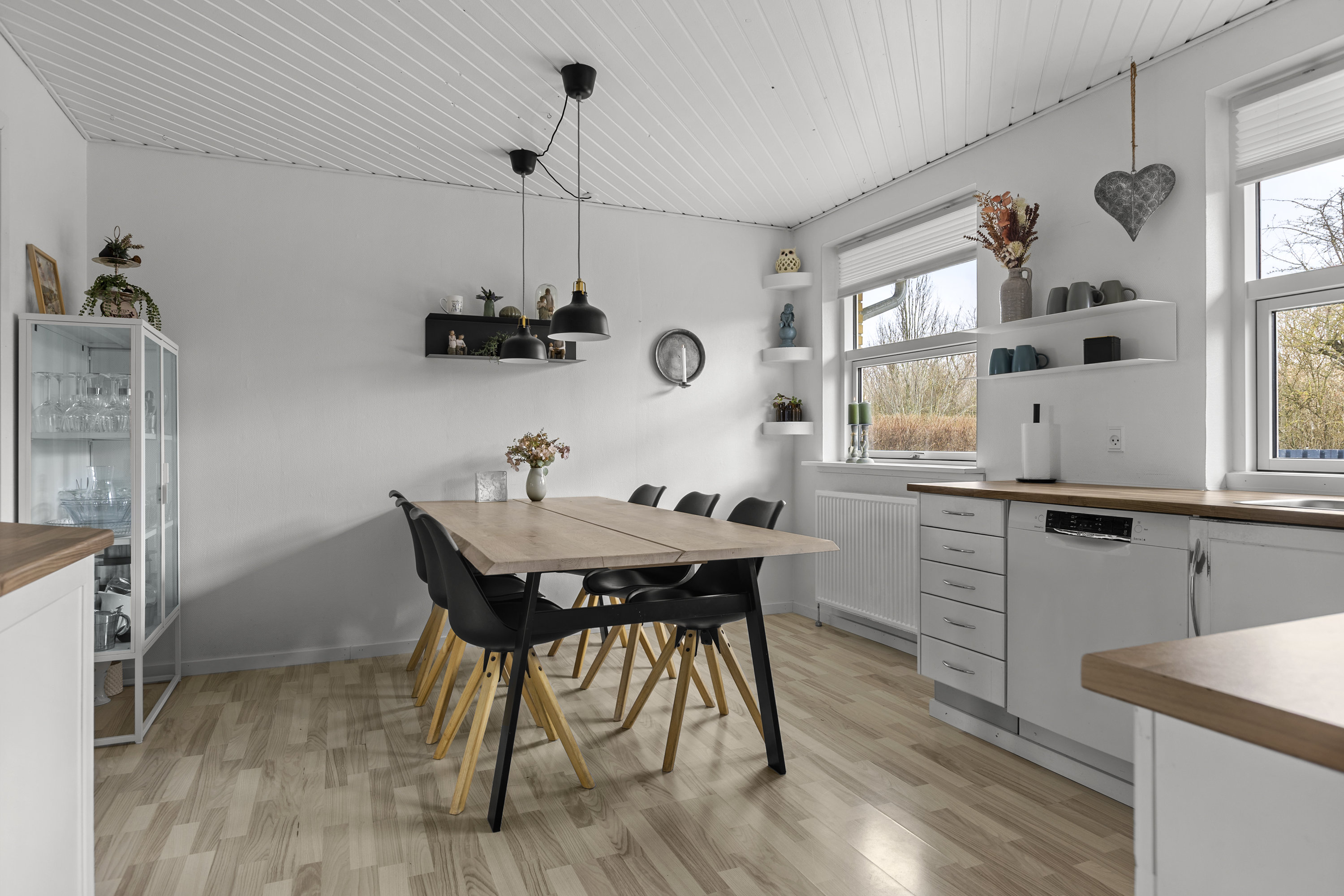 Fremhævet køkken billede i fuldskærmstilstand. Billede af Tornerosevej 2, 4200 Slagelse