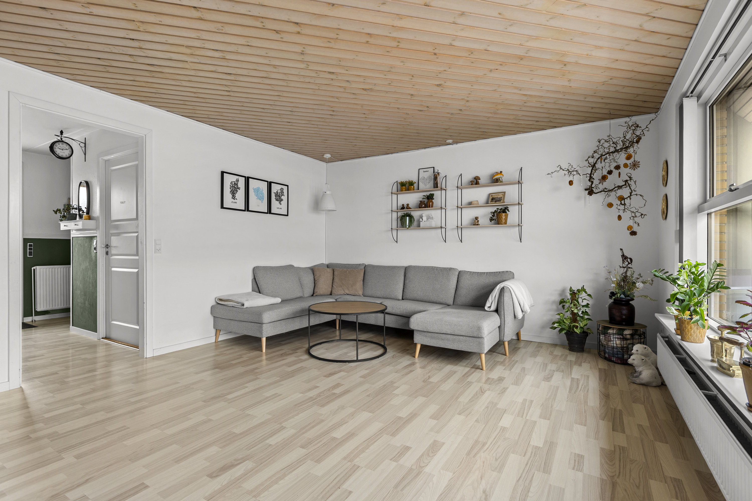 Fremhævet stue billede i fuldskærmstilstand. Billede af Tornerosevej 2, 4200 Slagelse