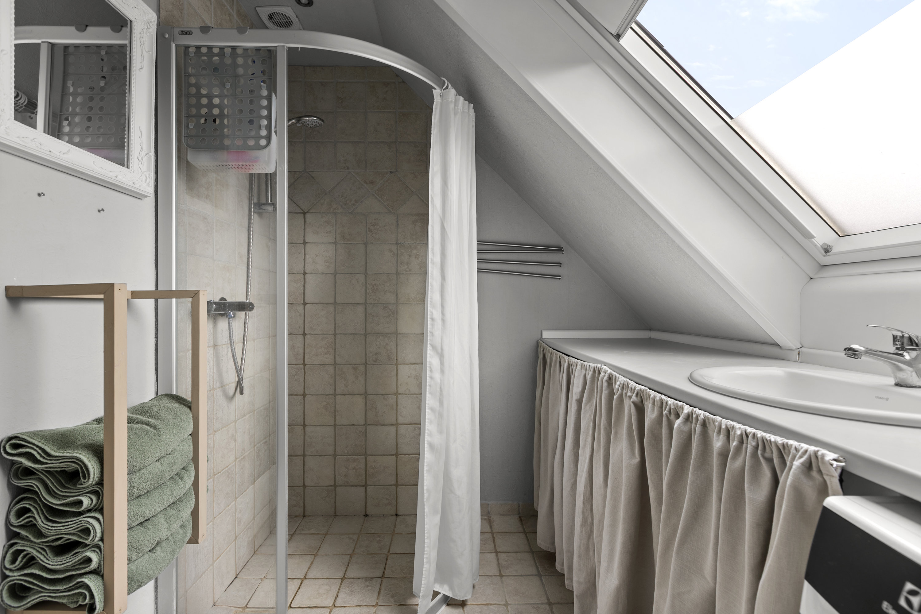 Fremhævet badeværelse billede i fuldskærmstilstand. Billede af Tornerosevej 2, 4200 Slagelse