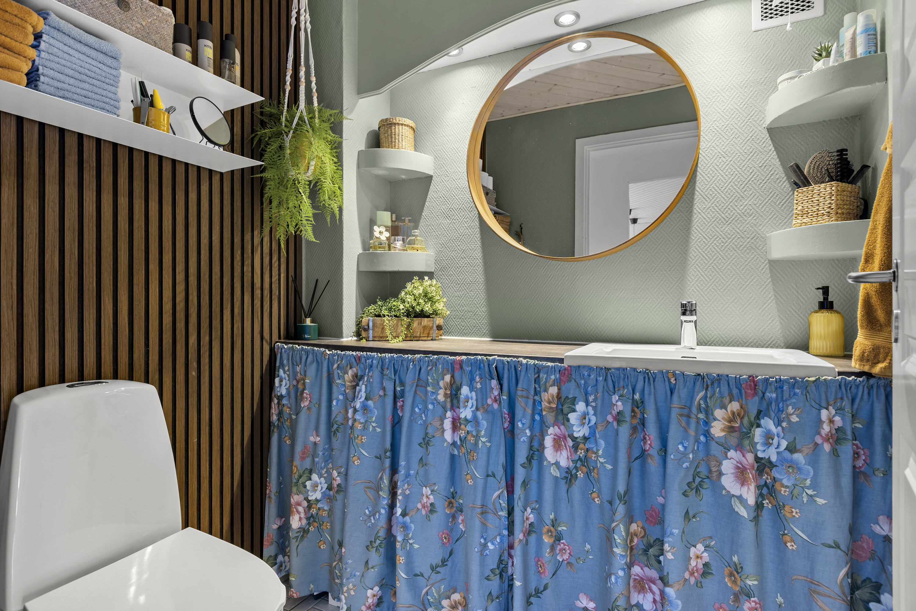 Fremhævet toilet billede i fuldskærmstilstand. Billede af Tornerosevej 2, 4200 Slagelse