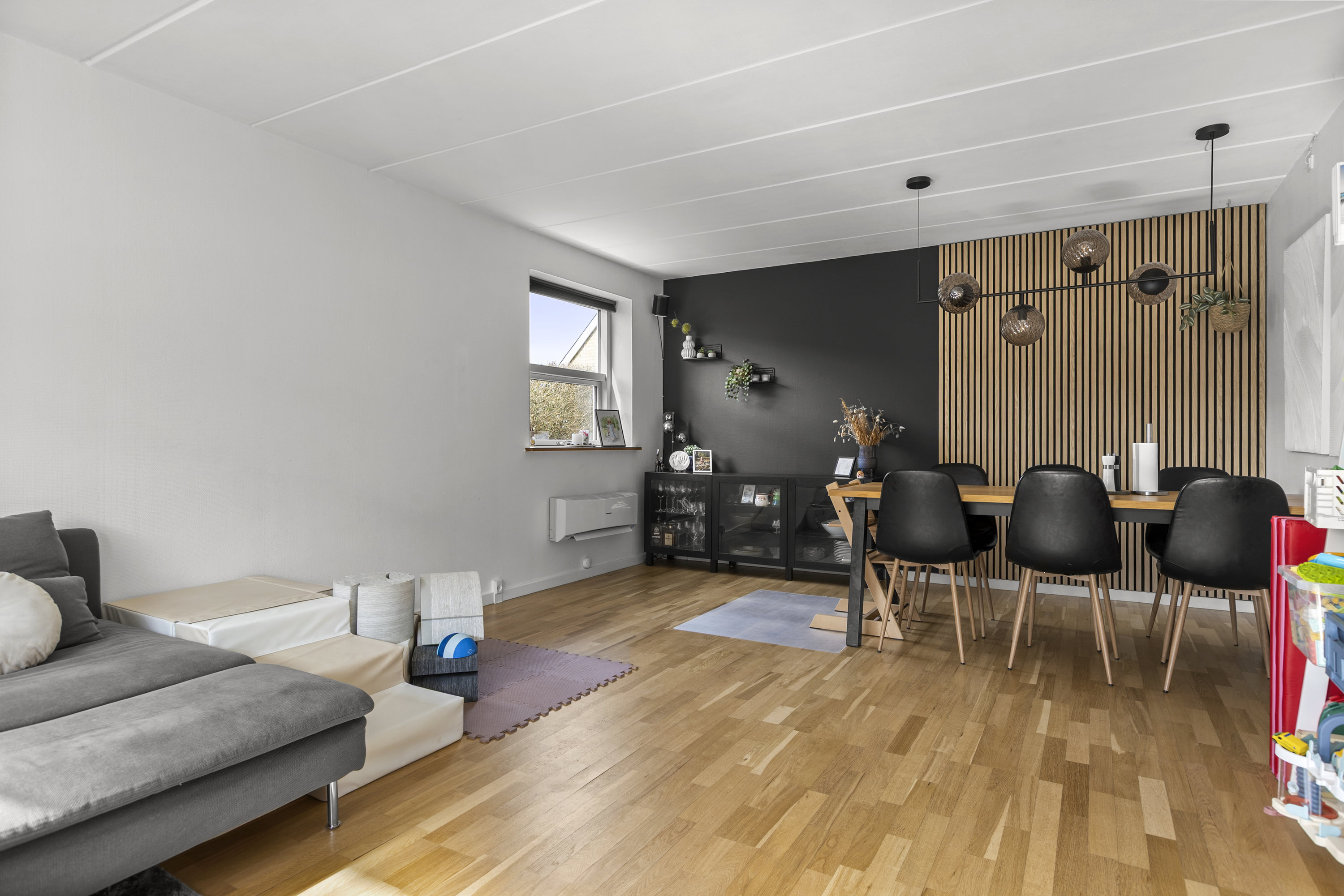 Fremhævet stue billede i fuldskærmstilstand. Billede af Rosenhaven 28, 4050 Skibby