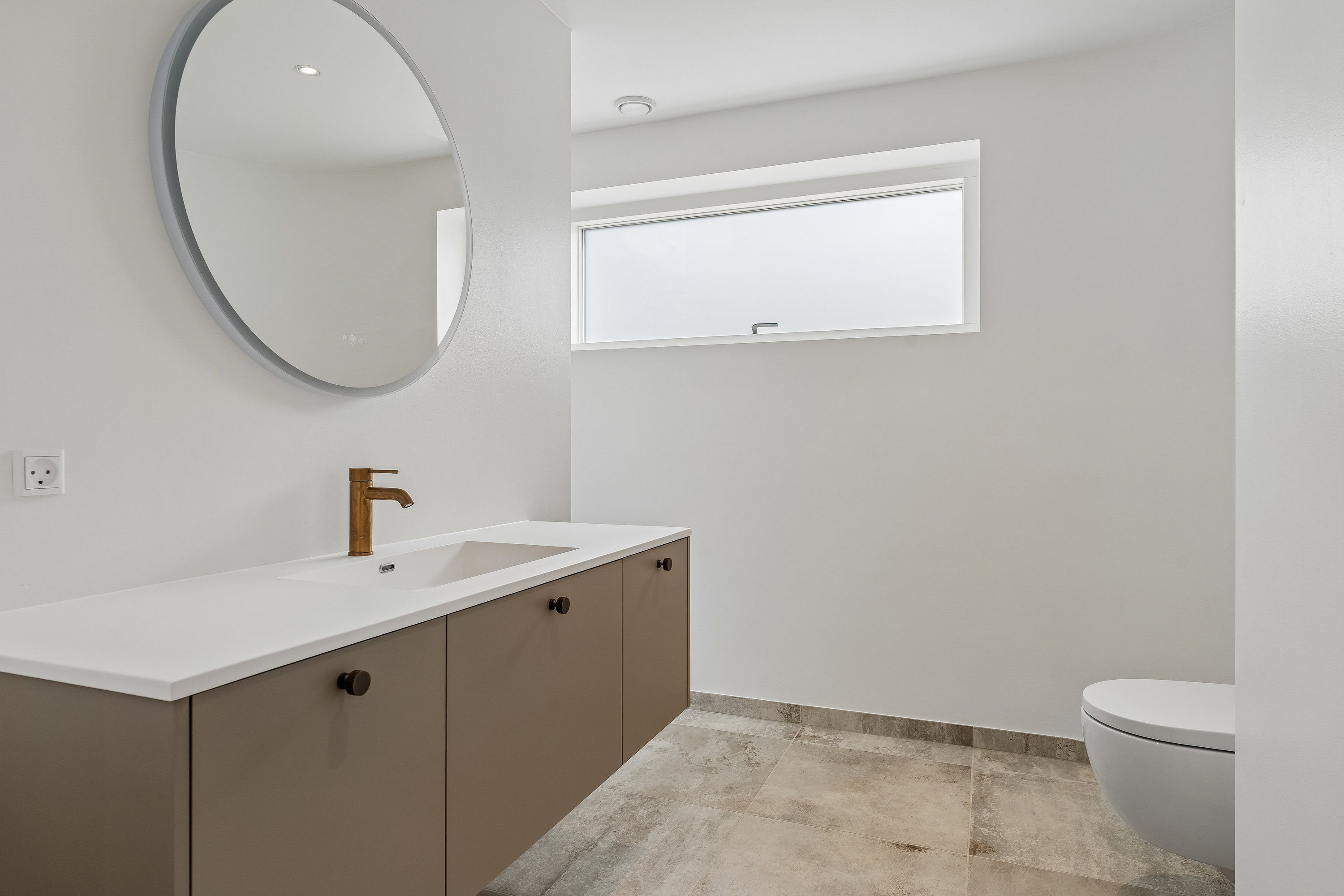 Fremhævet badeværelse billede i fuldskærmstilstand. Billede af Fejringmarken 4, 8722 Hedensted