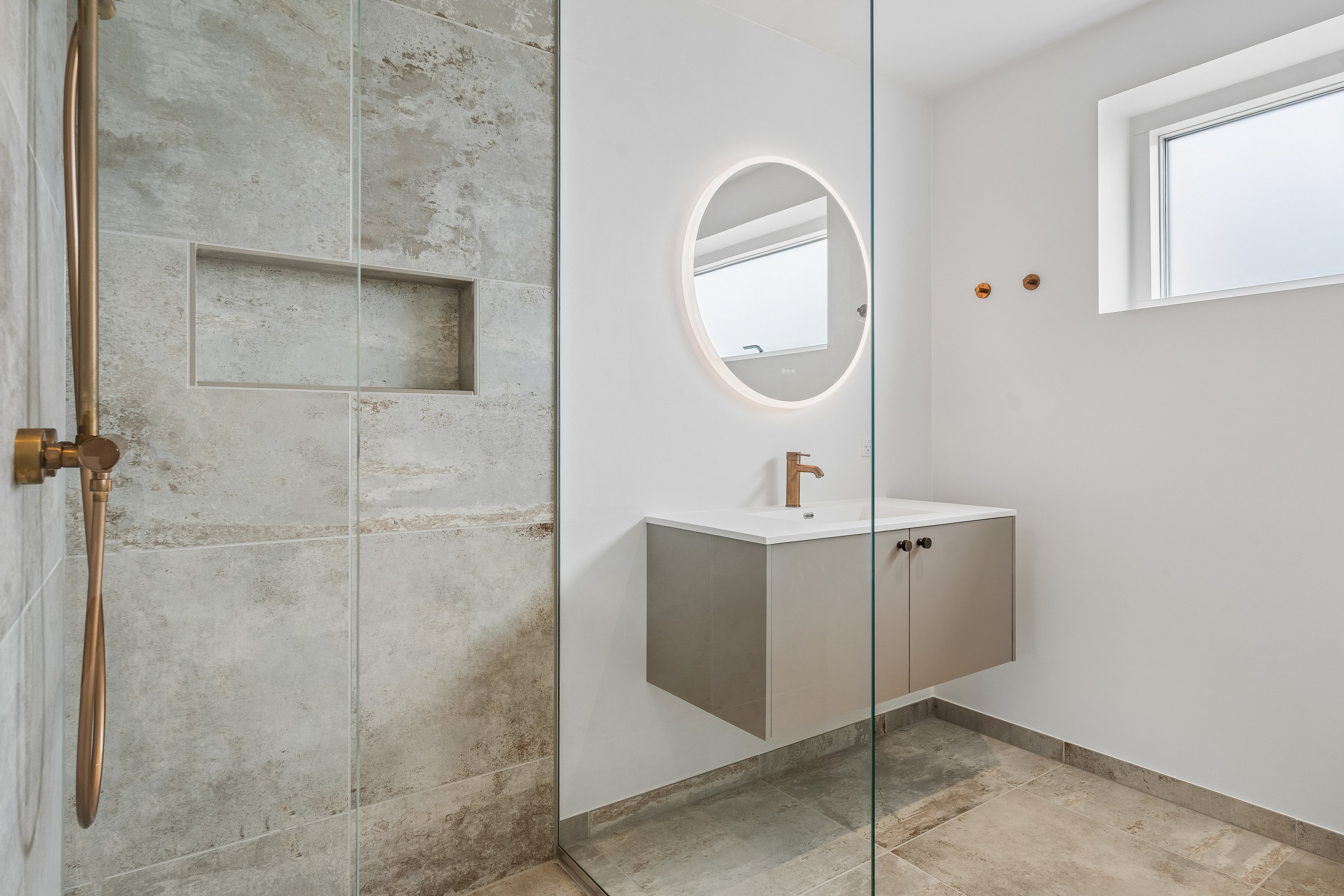 Fremhævet badeværelse billede i fuldskærmstilstand. Billede af Fejringmarken 4, 8722 Hedensted